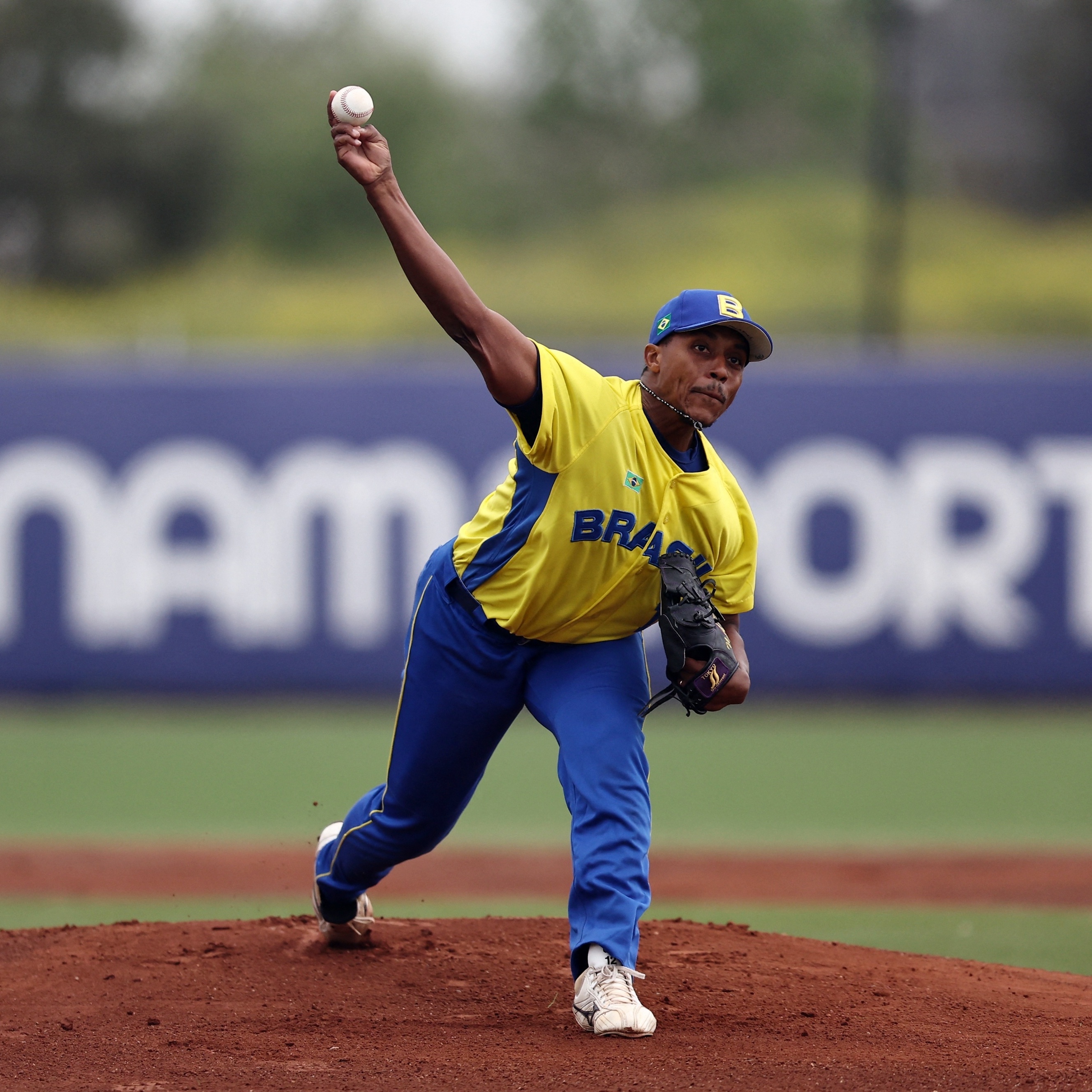 Jogador De Beisebol. Dia Do Jogo. Baixar Uma Foto De Alta