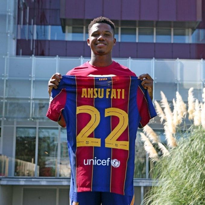 Jogador de 16 anos do Barcelona assina contrato com cláusula de R$ 5,3  bilhões