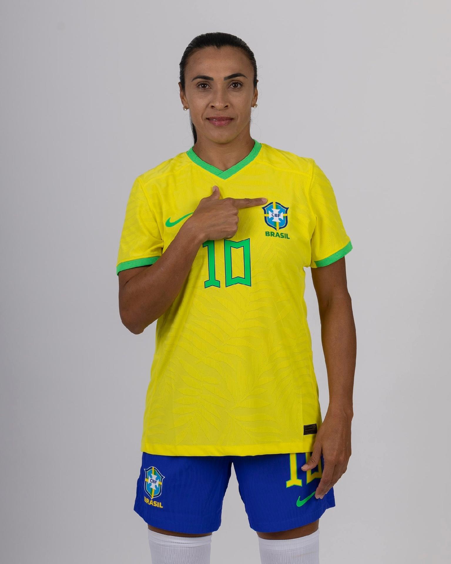 B9  Novo uniforme da Seleção Brasileira Feminina não tem mais as estrelas  de conquistas do time masculino • B9