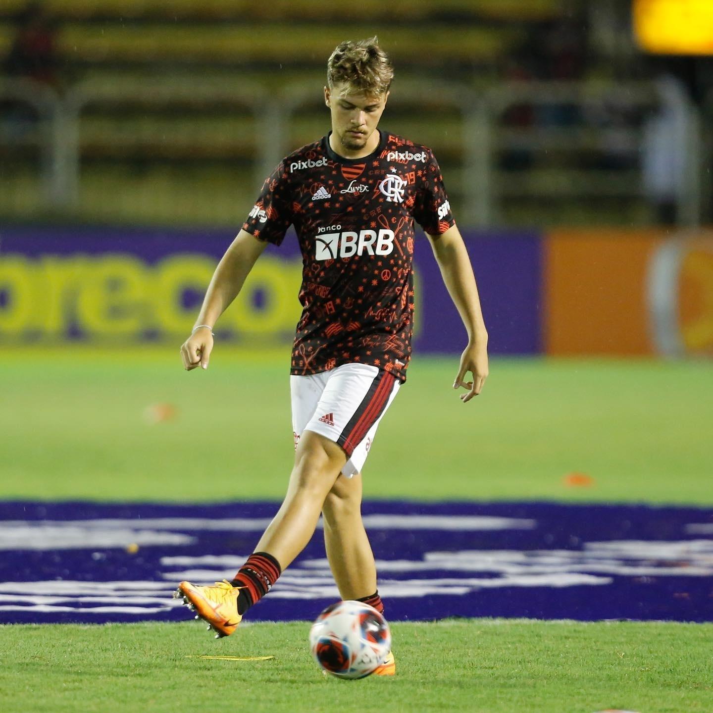 Gabriel Noga se despede do Atlético-GO e viaja para acertar com o Bahia, futebol