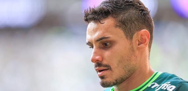 Diego Iwata Palmeiras vê rendimento cair em momento crucial do ano