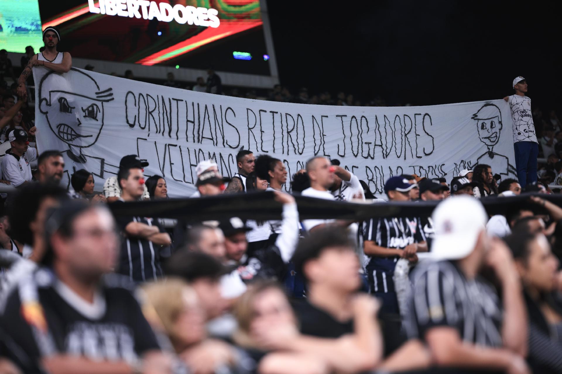Corinthians registra pior público na temporada em vitória contra o
