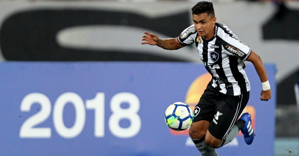 Depois de destaque no Botafogo, Erik deve ter nova oportunidade no Palmeiras