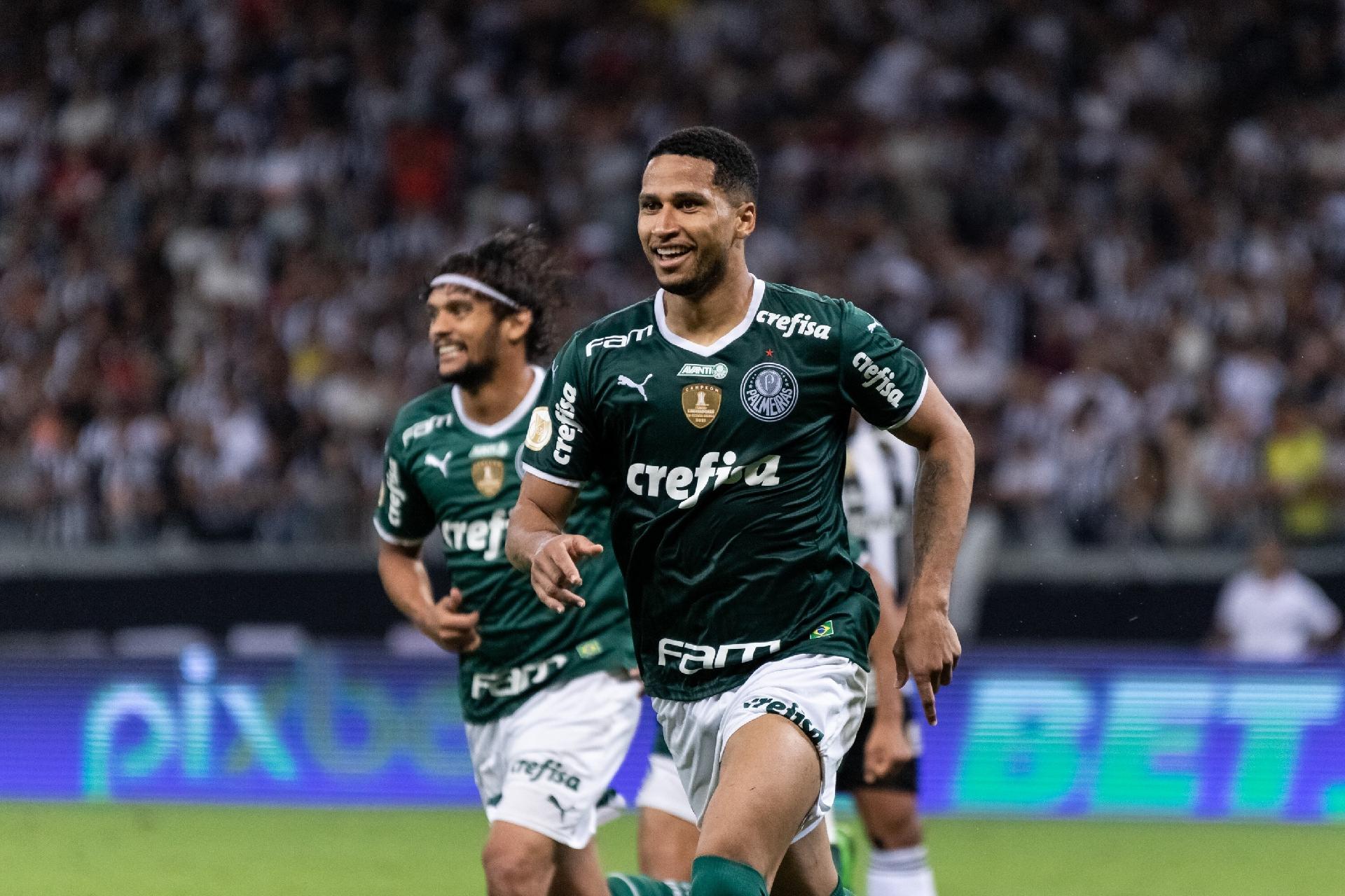 Palmeiras dorme na liderança do Brasileirão após vitória tranquila sobre o  Inter