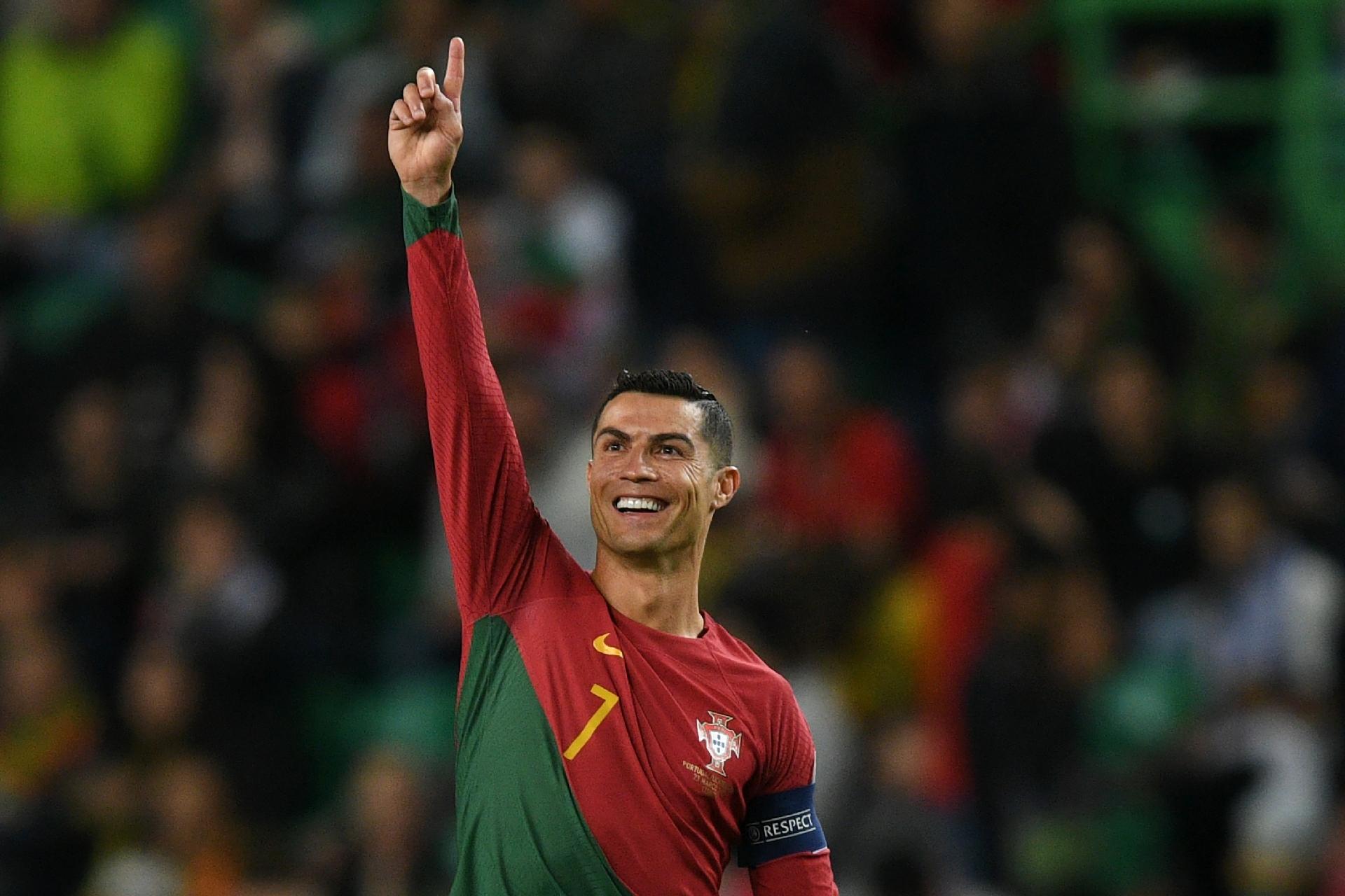 Portugal bate Eslováquia e lidera chave na Eliminatória da Eurocopa