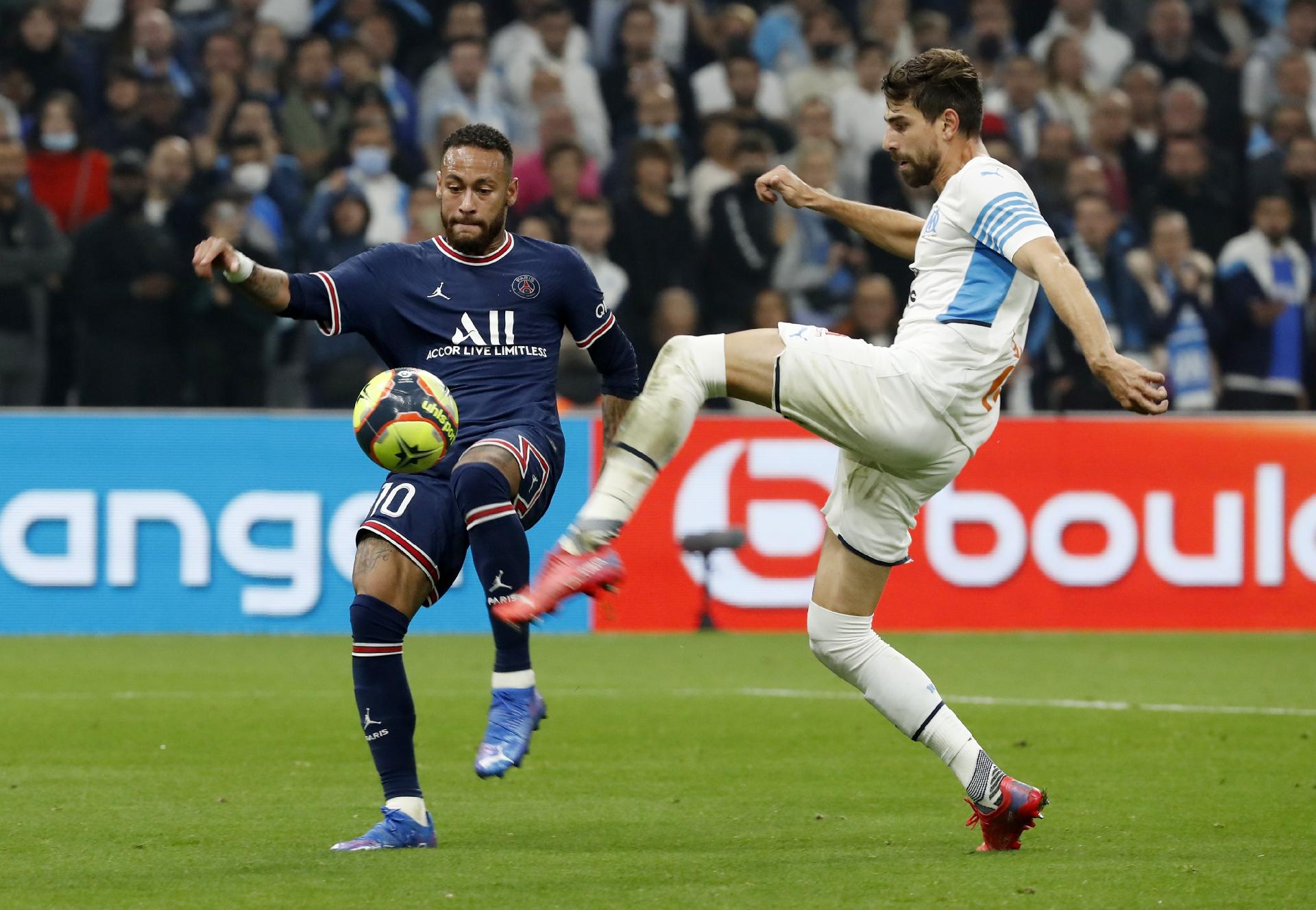 Mesmo oscilando, PSG domina e aplica goleada no Olympique de