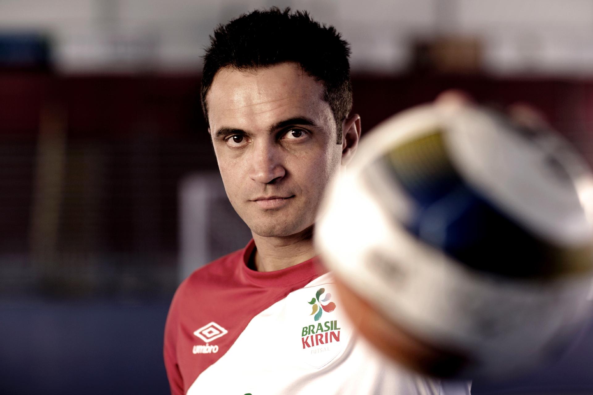Manoel Tobias afirma que é o 'maior de todos os tempos' no futsal e coloca  Falcão em 2º