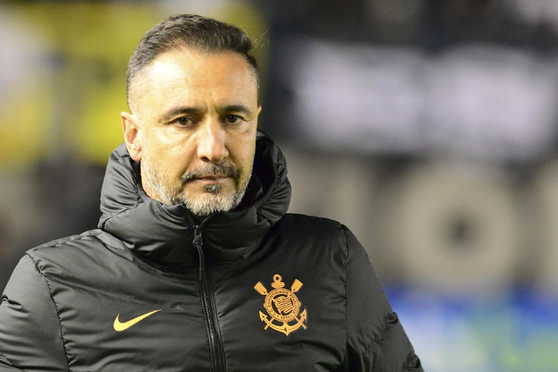 Vítor Pereira volta a reclamar de falta de concentração do Corinthians: 