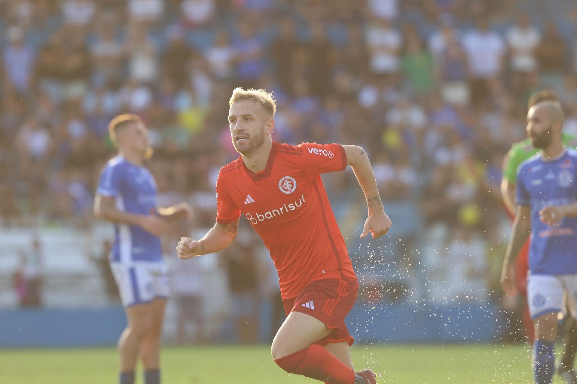 Antes do Gre-Nal, Inter amplia contrato de Pedro Henrique por mais