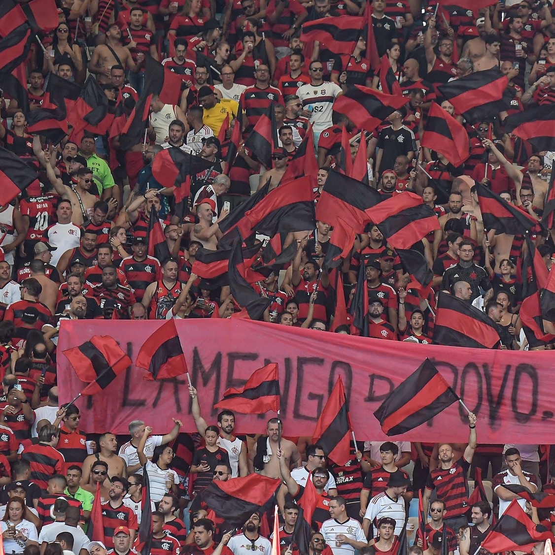 Flamengo e São Paulo tem maior renda da história do futebol brasileiro;  torcida vaia anúncio