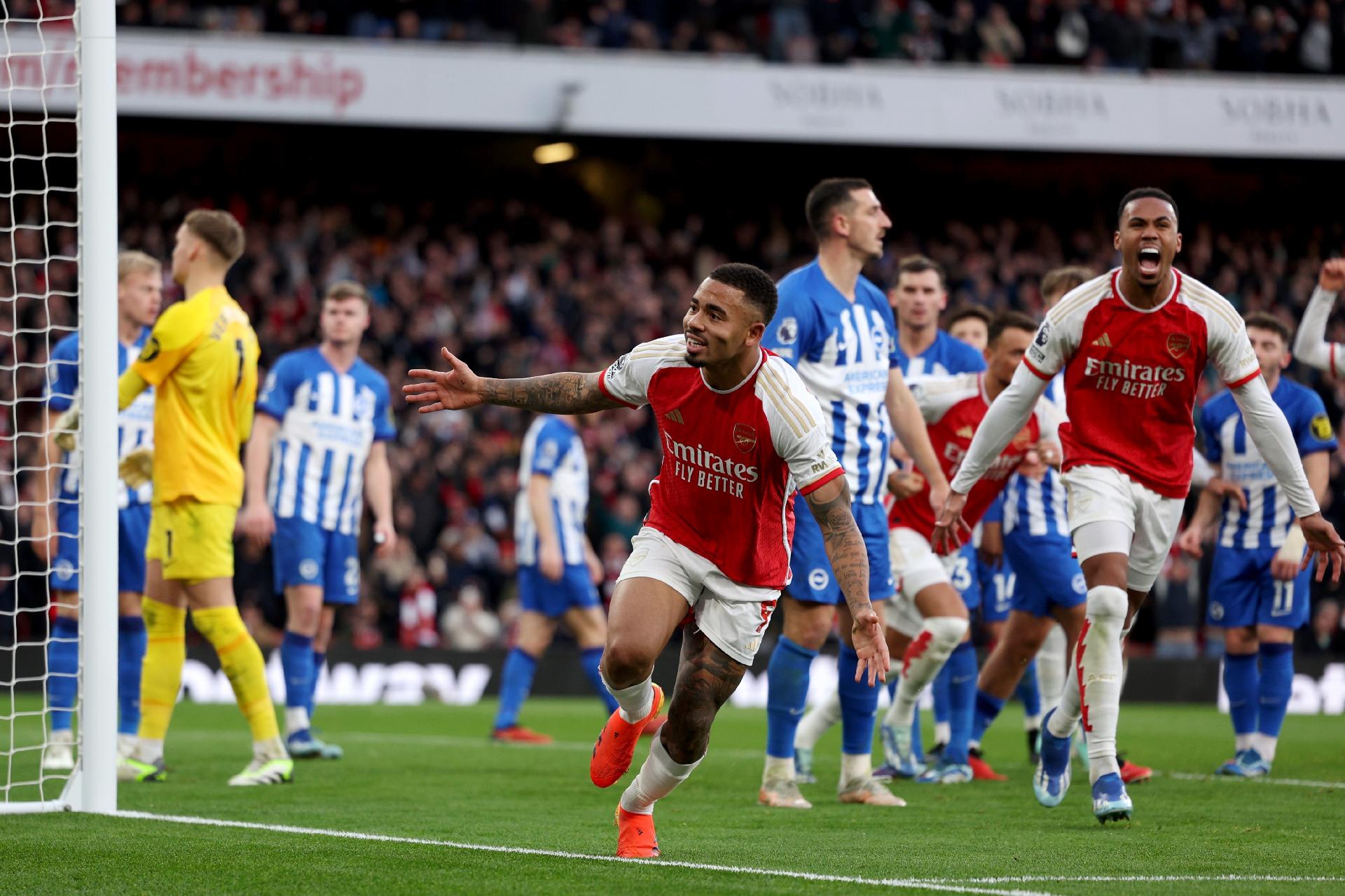 Futebol: Arsenal perdeu pontos, City e United aproximam-se da liderança