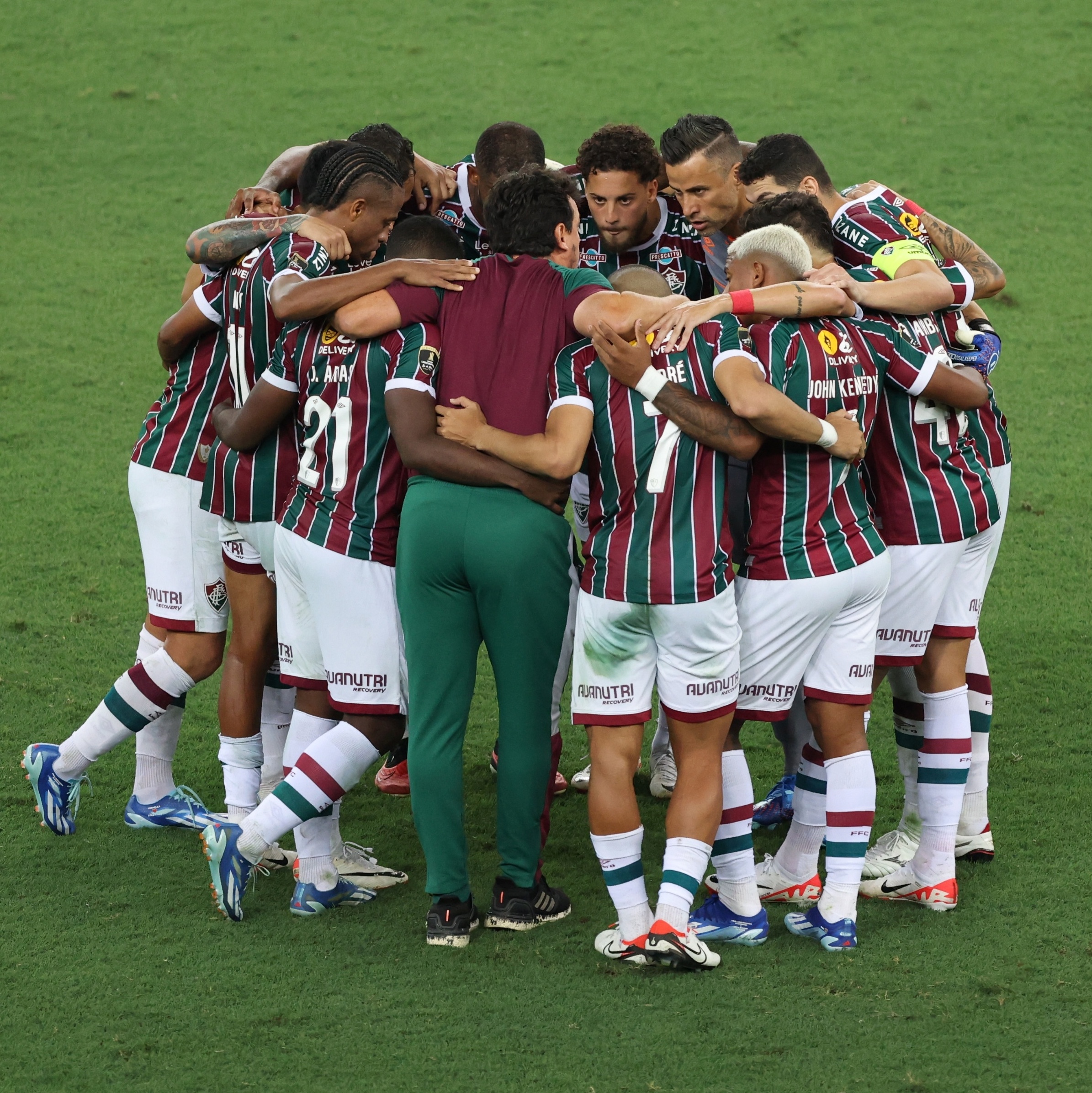 Letras.mus.br - O meio-campo é lugar dos craques Que vão