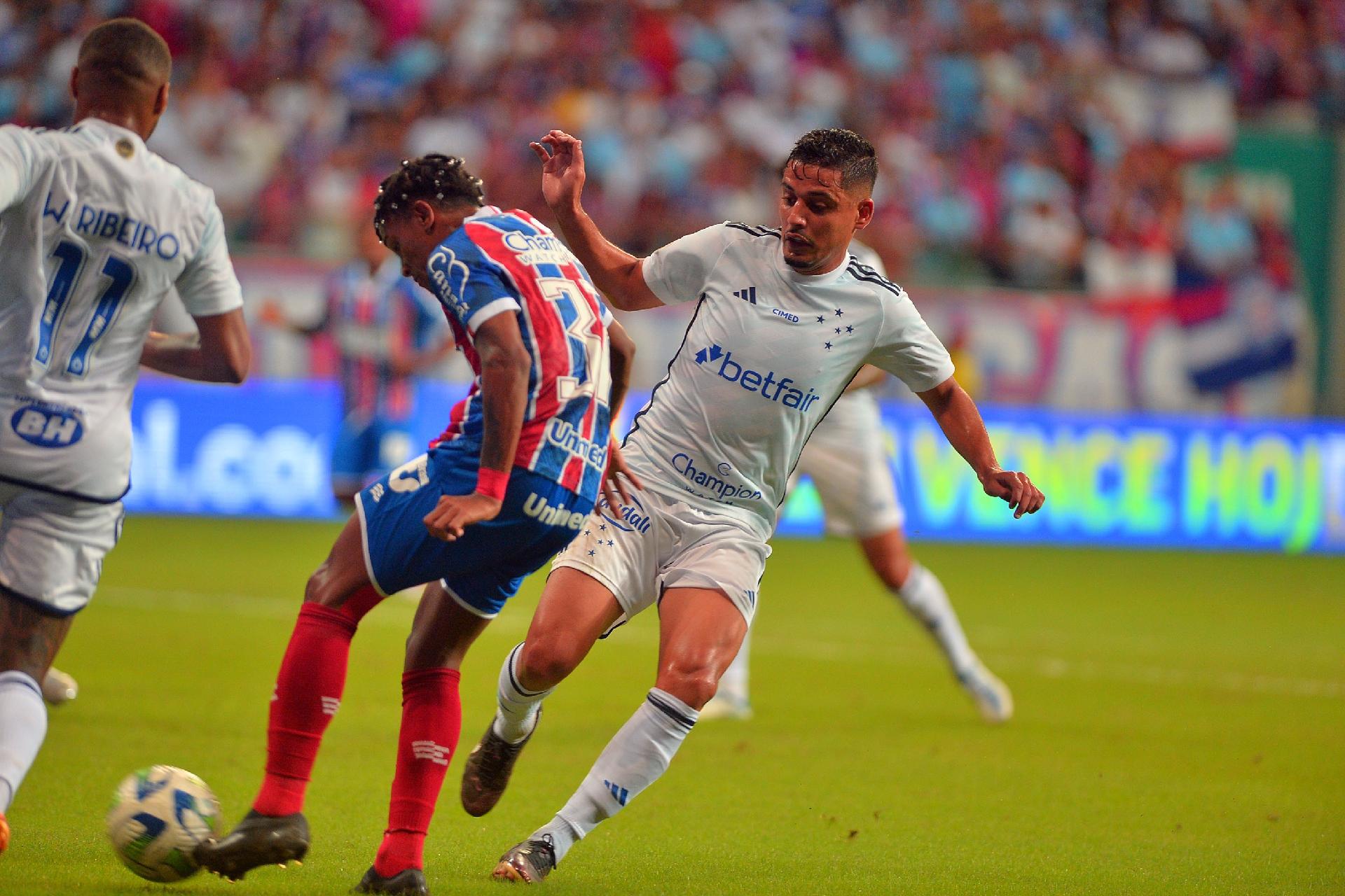 Cruzeiro tem gol anulado no fim e empata com o Bahia em jogo de