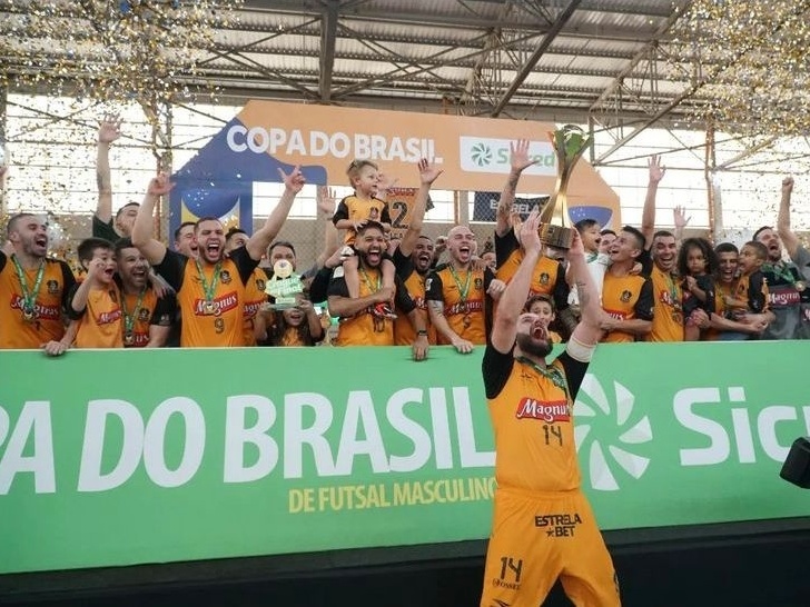 Sorocaba vence Carlos Barbosa e é campeão mundial de futsal