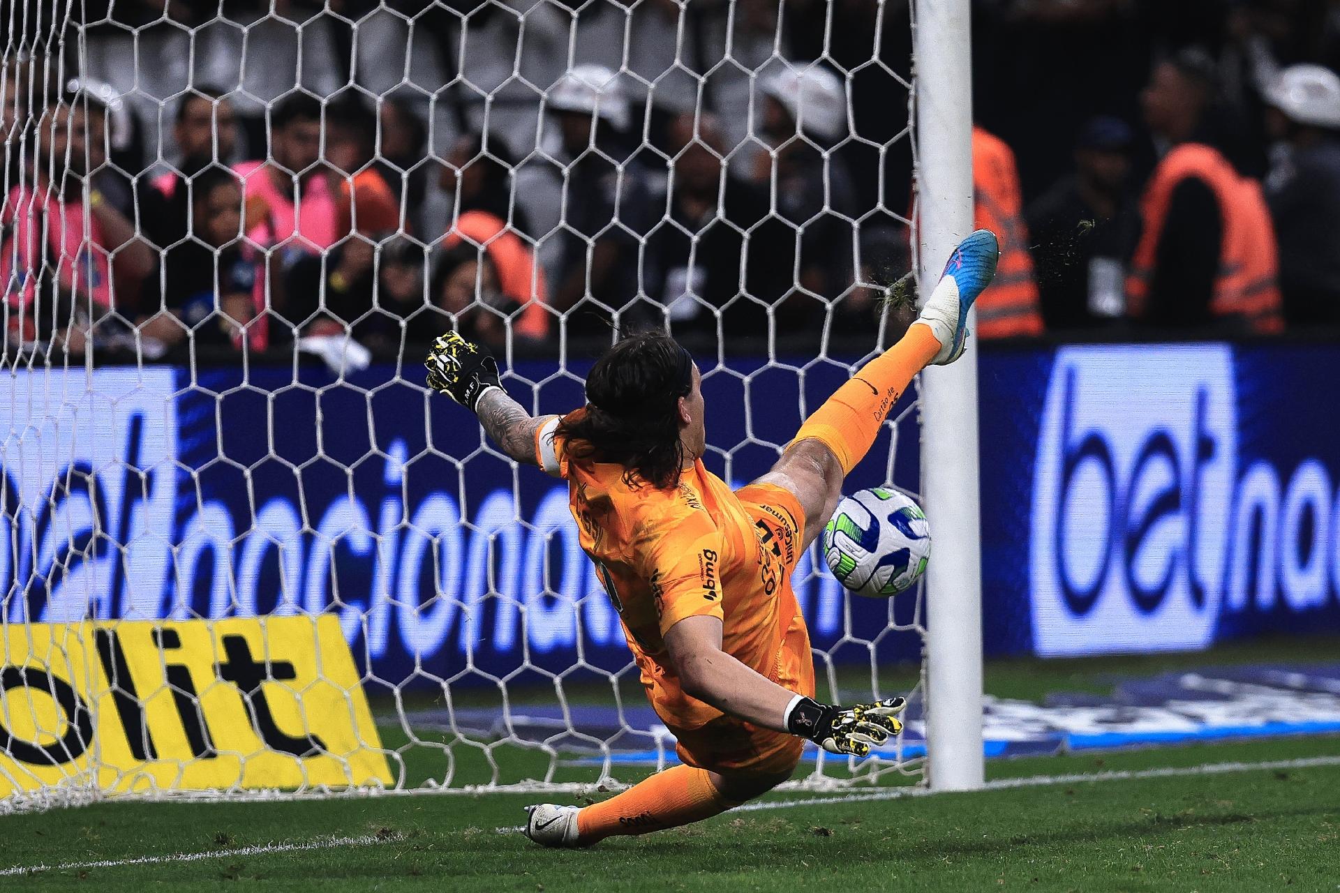 Cássio chega a 16 pênaltis defendidos e supera média dos maiores goleiros  do Corinthians, corinthians