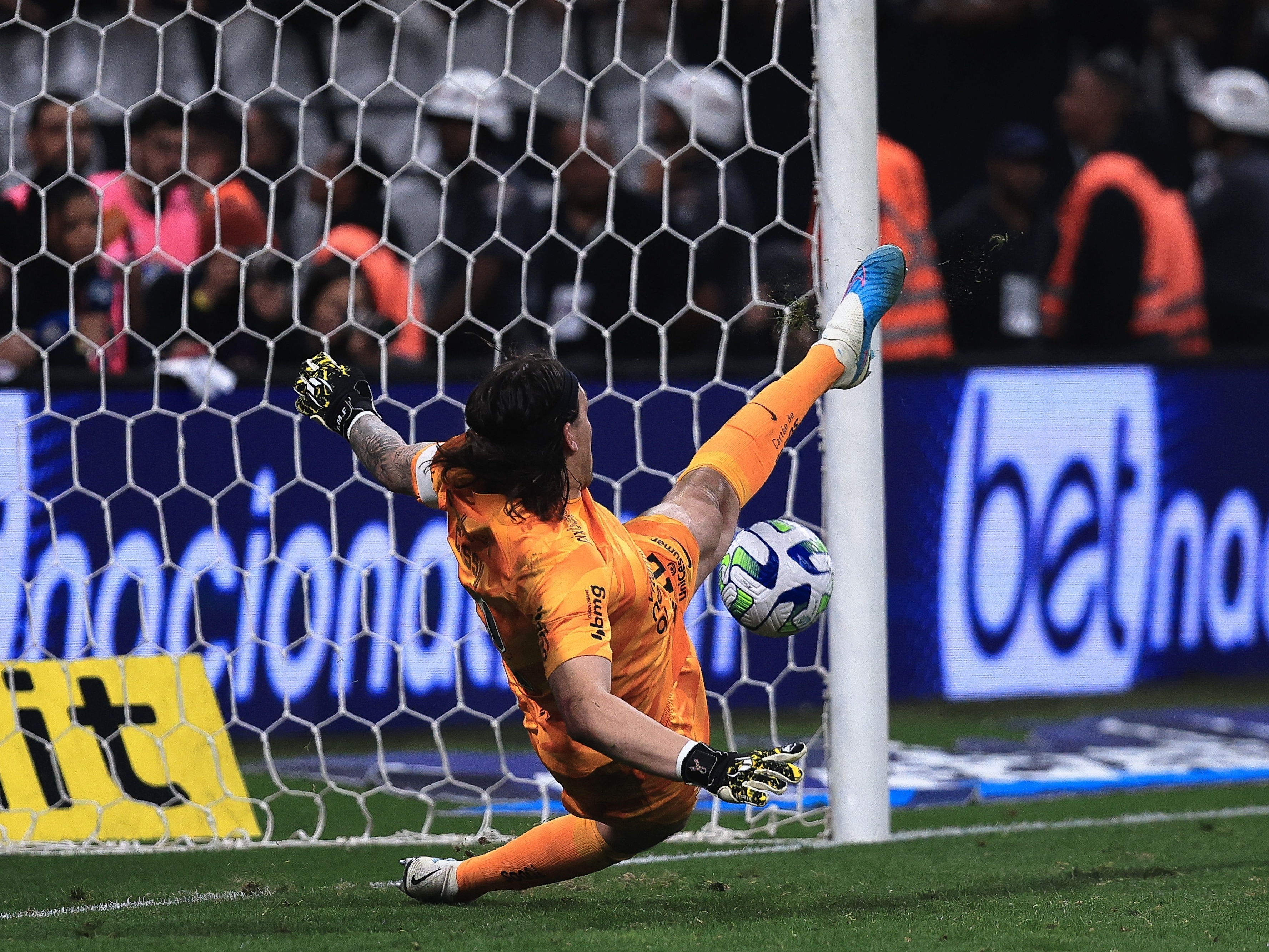 Corinthians bate América-MG nos pênaltis e está na semi da Copa do Brasil