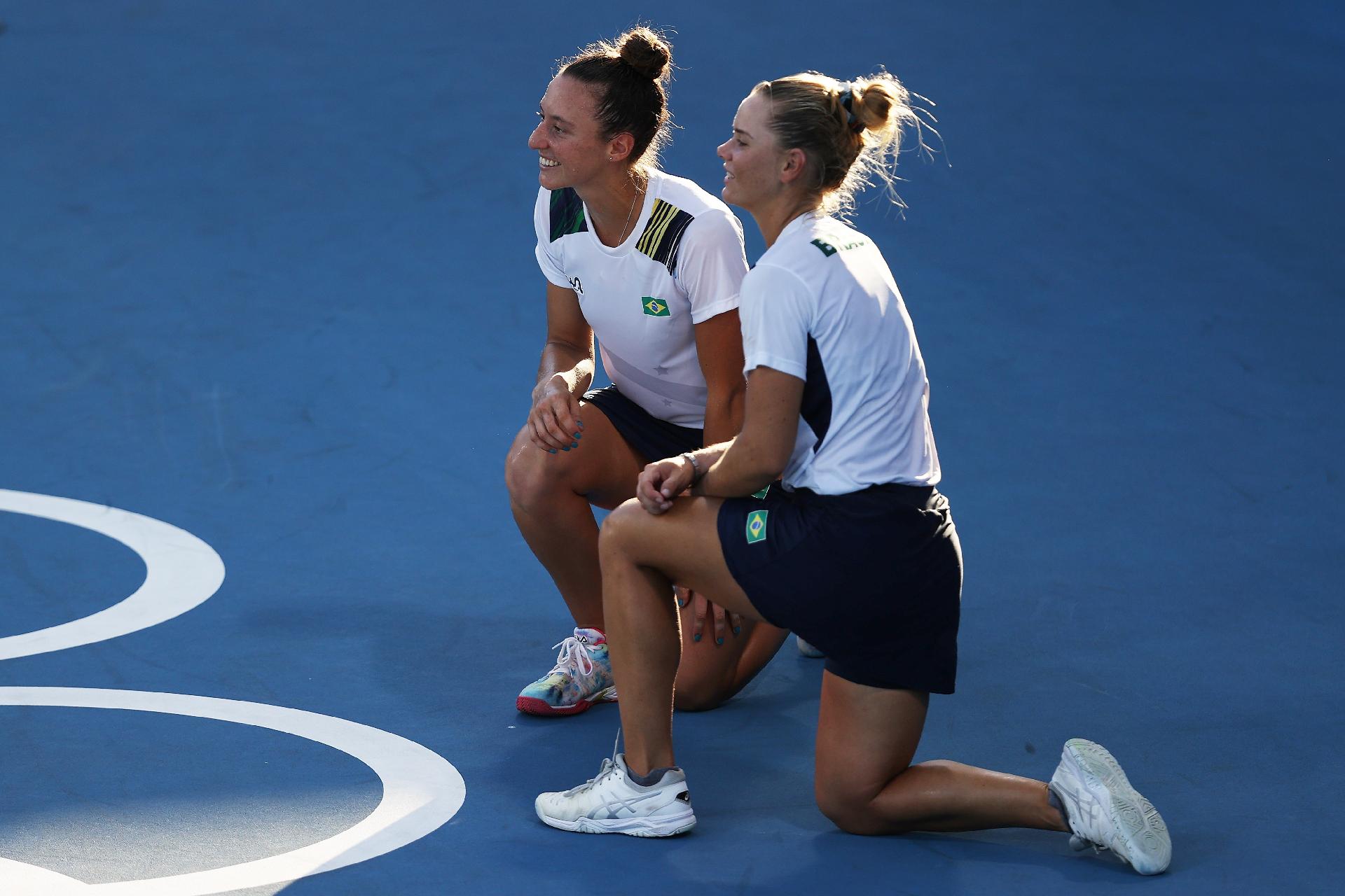 Dupla feminina leva bronze inédito no tênis em partida emocionante nos Jogos  de Tóquio