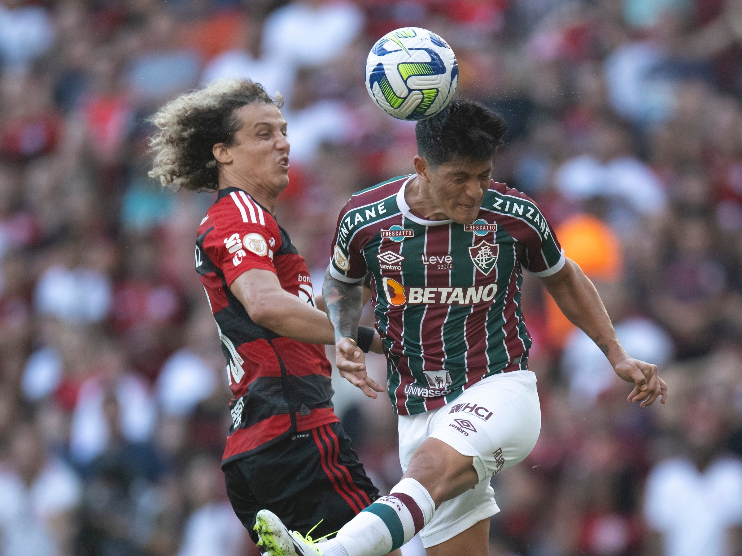 Em grande jogo, Fluminense quebra invencibilidade do Flamengo e assume o 2º  lugar