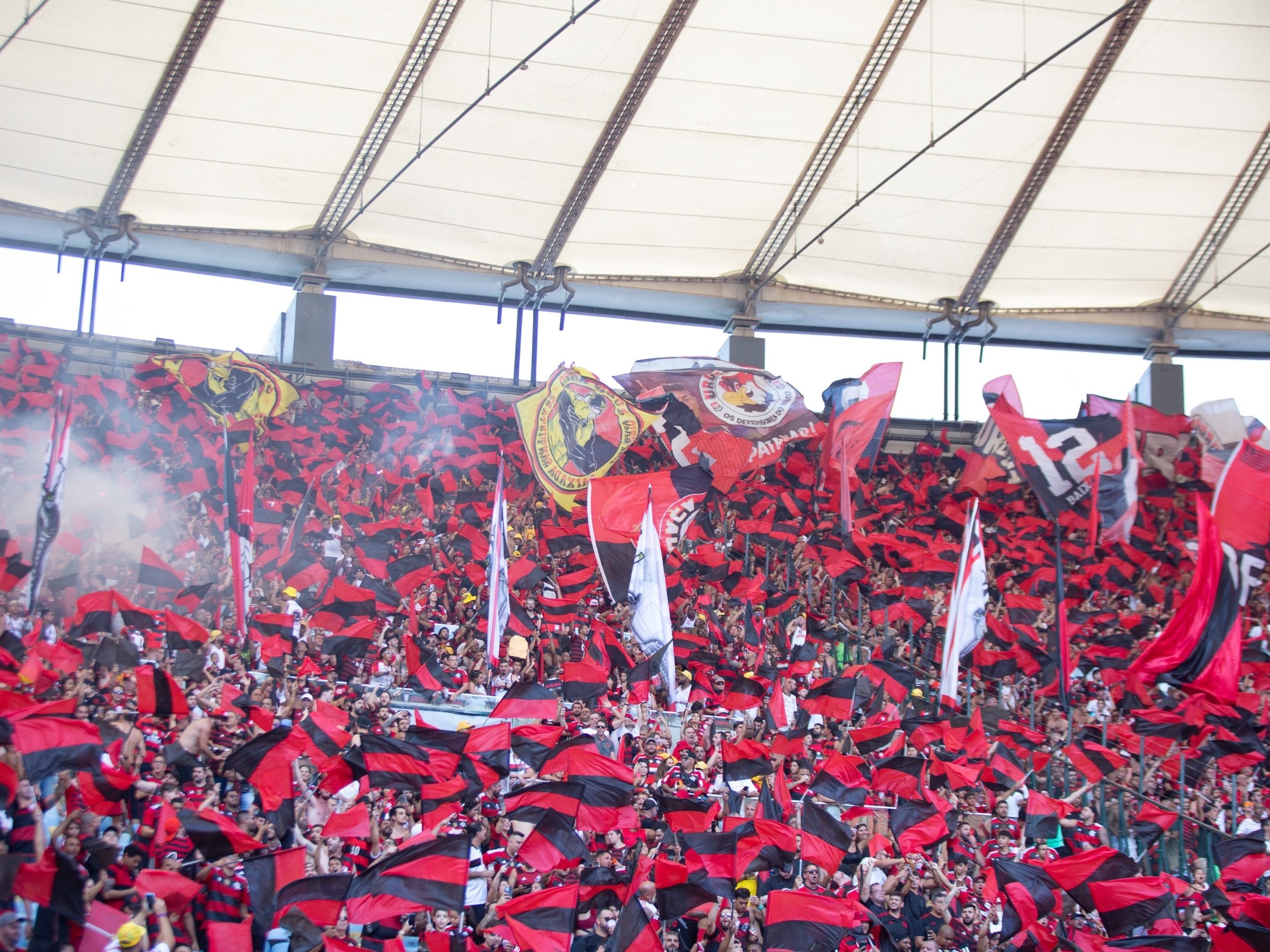 Flamengo e São Paulo tem maior renda da história do futebol brasileiro;  torcida vaia anúncio