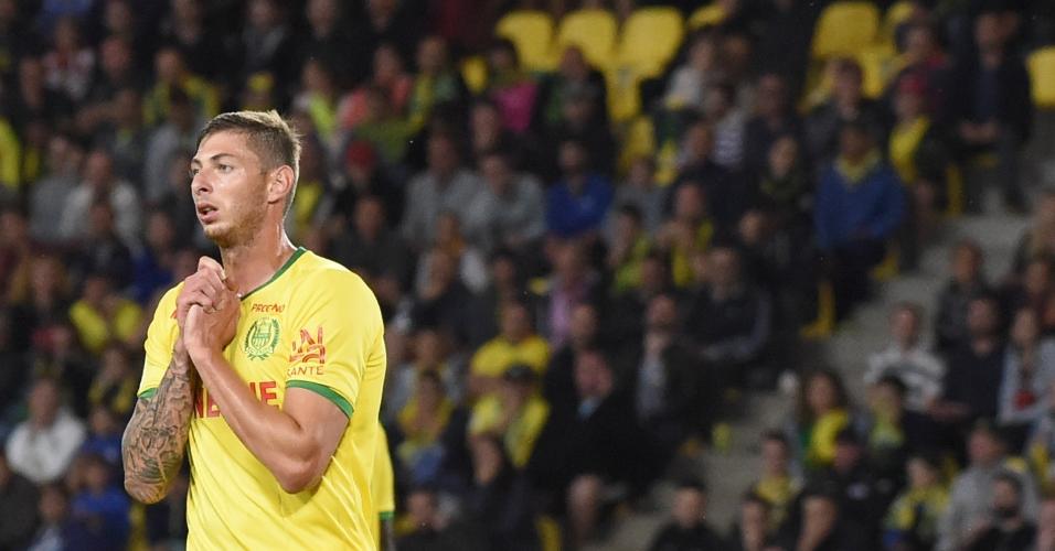 Equipes resgatam corpo em destroços de avião onde estava o jogador Emiliano  Sala, Mundo