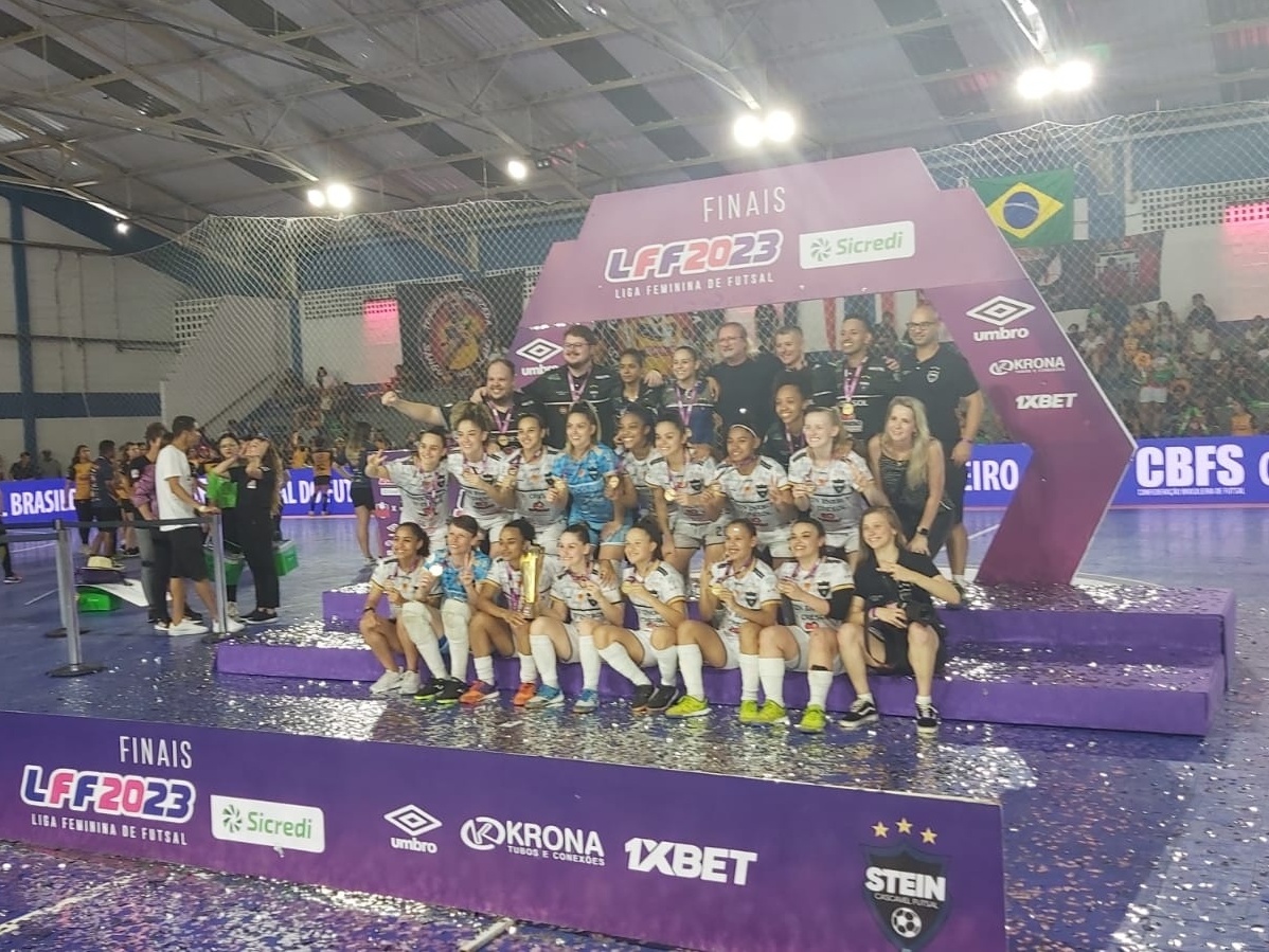 Final do futebol feminino é adiada para sexta por causa do calor