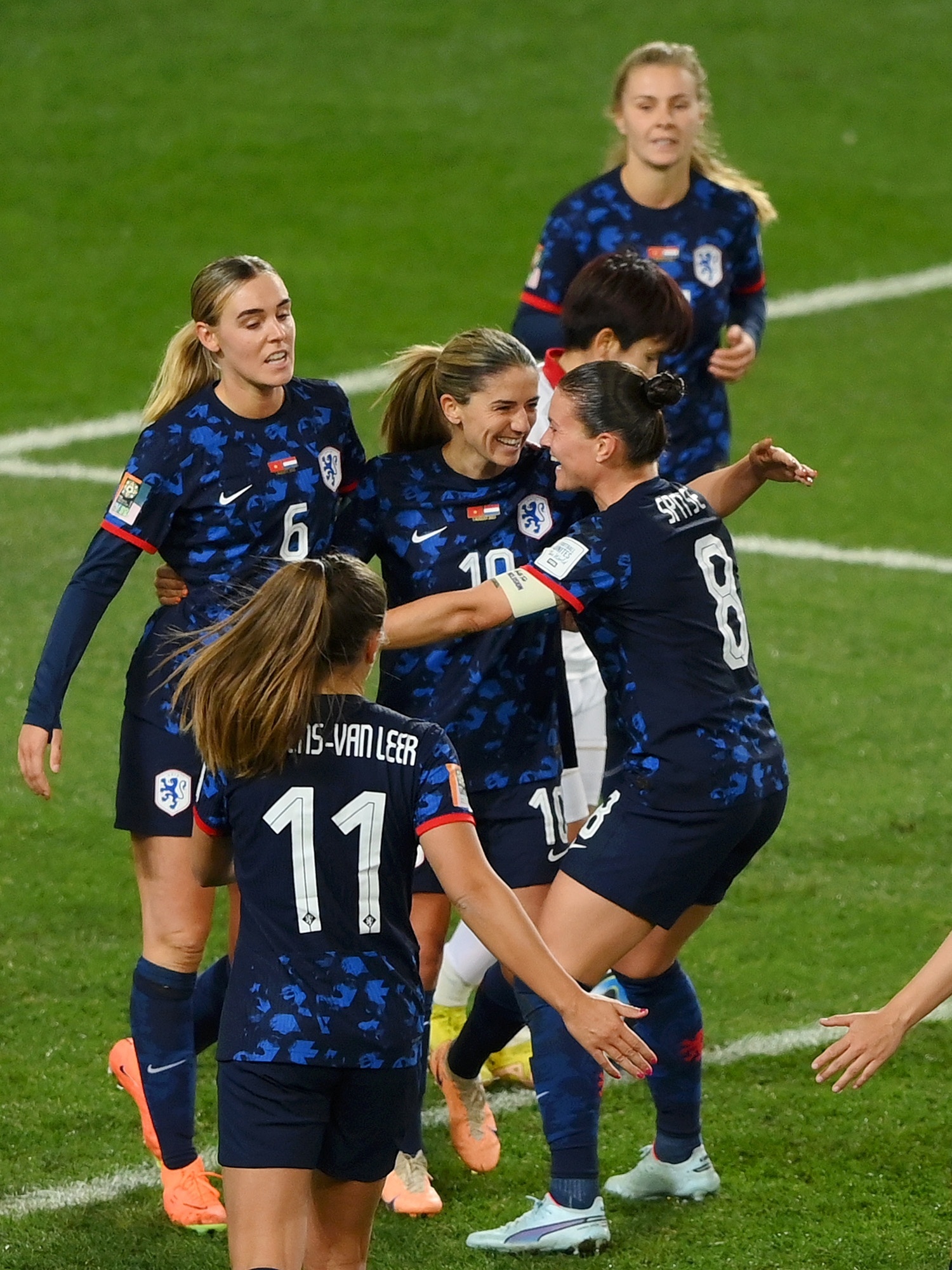 Em jogo de seis gols, Brasil e Holanda empatam no futebol feminino