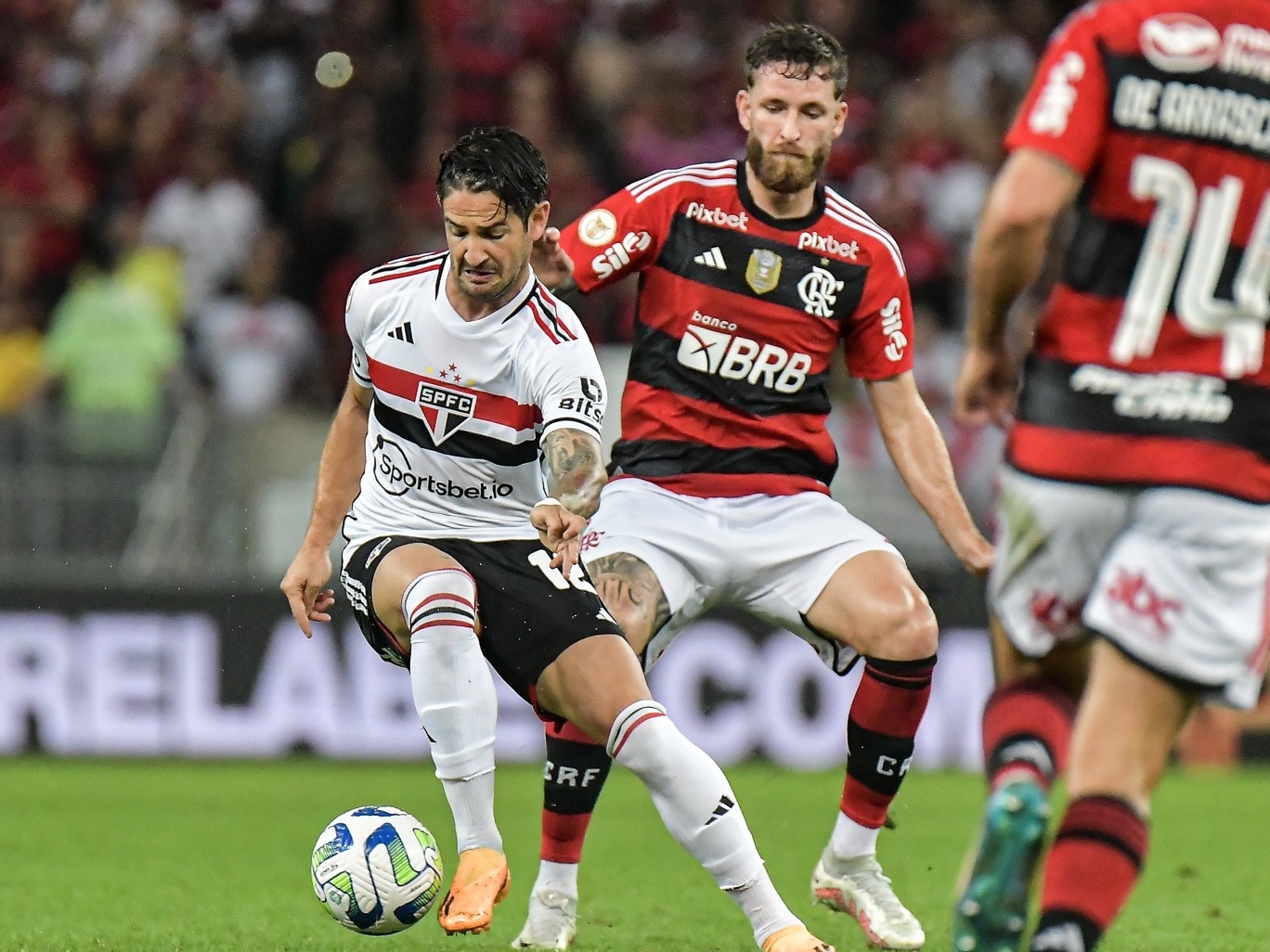 Flamengo e São Paulo empataram, mas Dorival goleou Sampaoli