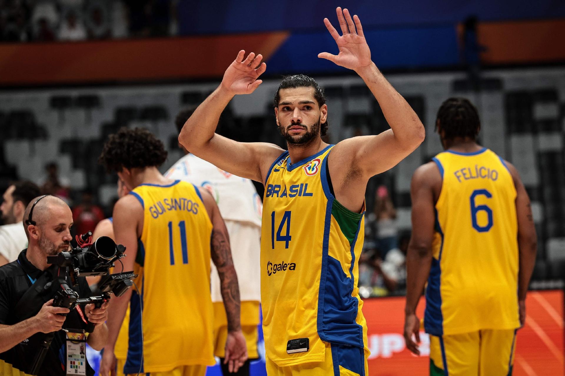 Brasil cai no Mundial e disputará pré-olímpico no basquete - 03/09