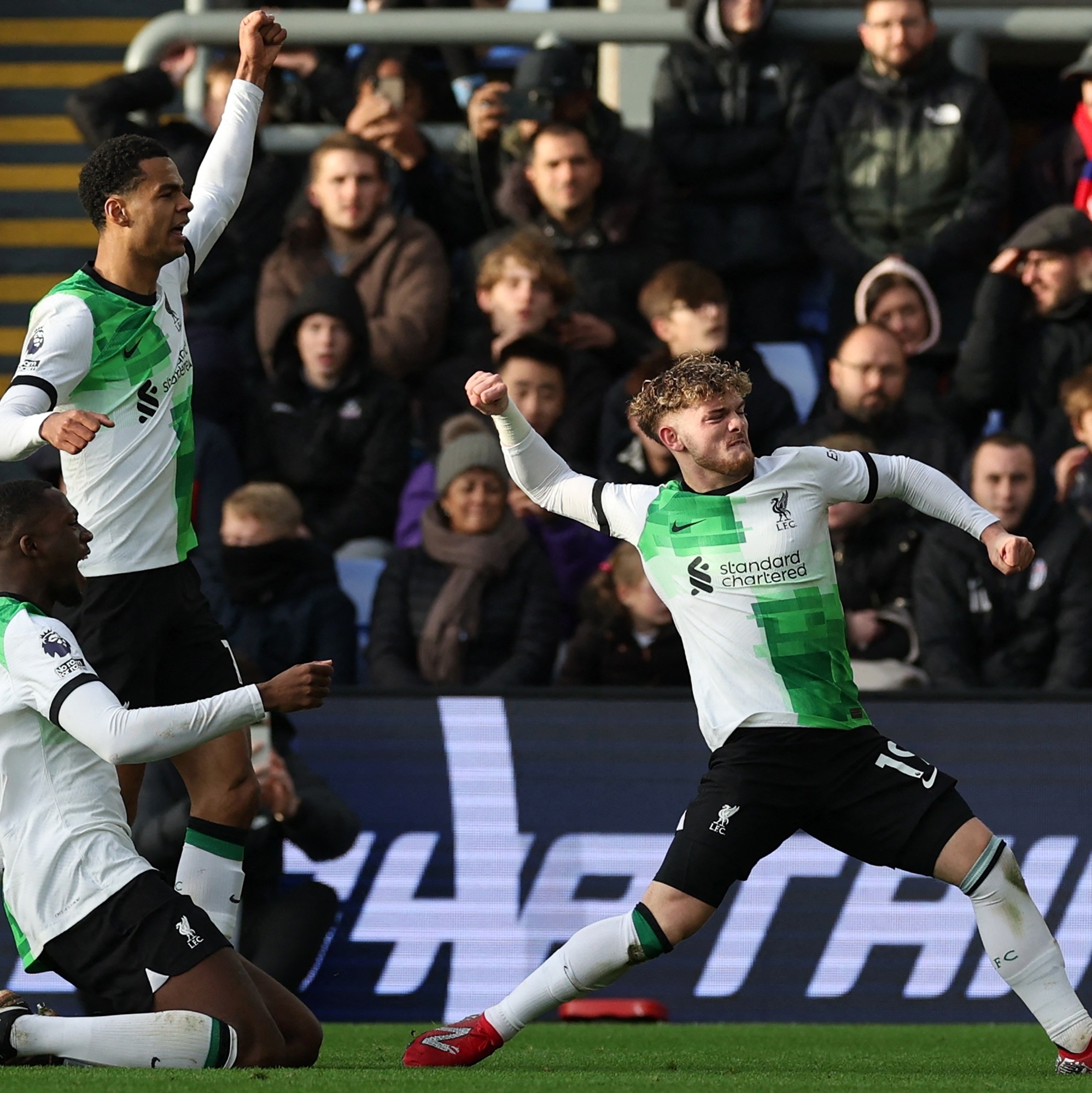 Liverpool vence de virada em visita ao Crystal Palace e é líder provisório  do Inglês - Folha PE