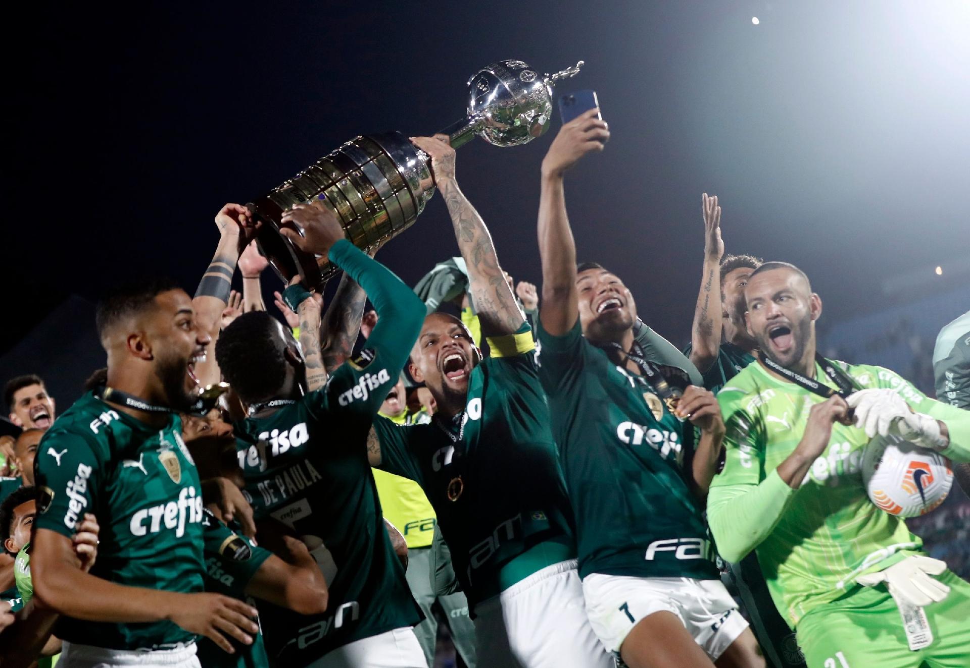 Palmeiras vence Flamengo na prorrogação e é tricampeão da Libertadores