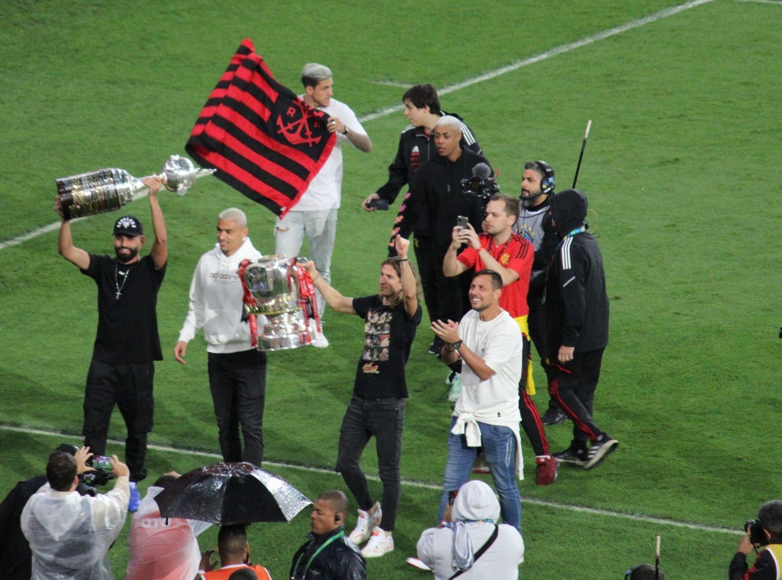 LoL: FLAnalista enlouquece em comemoração de gol do Flamengo no Maracanã, lol