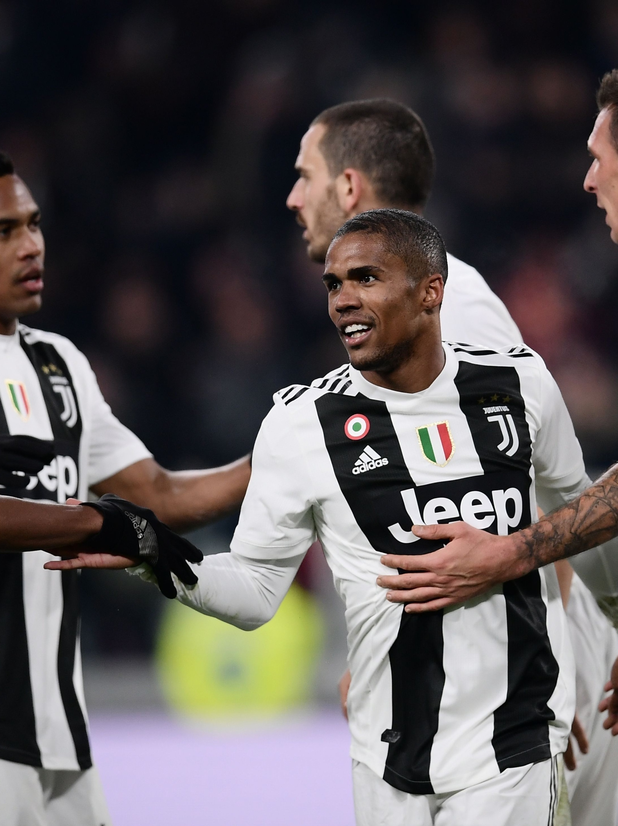 Douglas Costa é apresentado na Juventus: quero ser muito amado