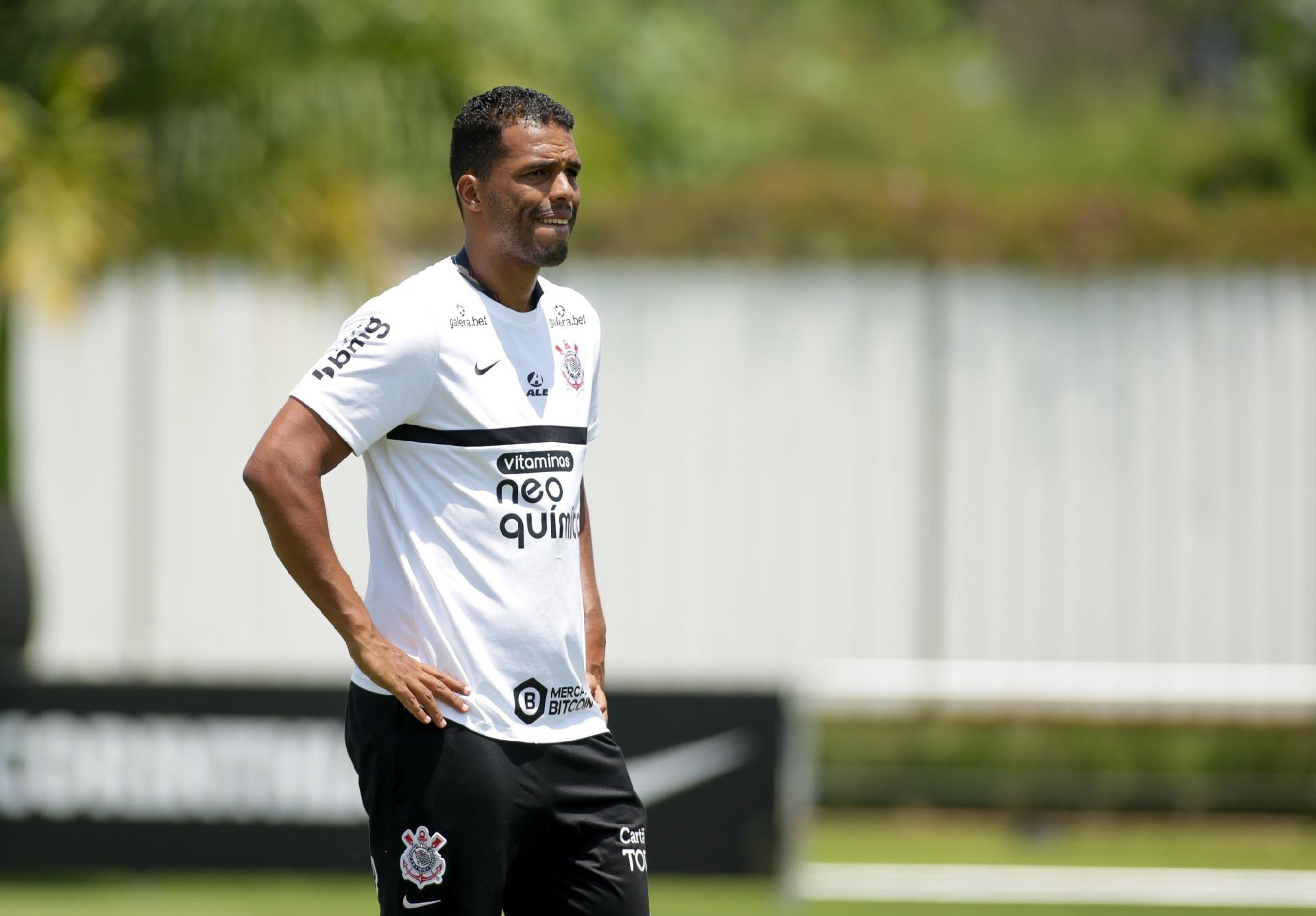 Ele foi campeão mundial com o Corinthians e agora será coordenador