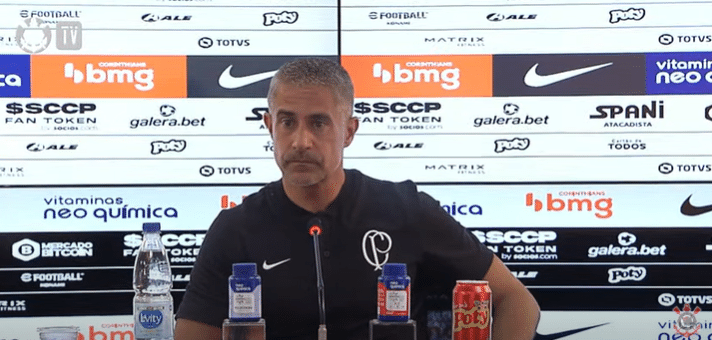 [OPINIÃO] Sylvinho monta o Corinthians como time de pebolim