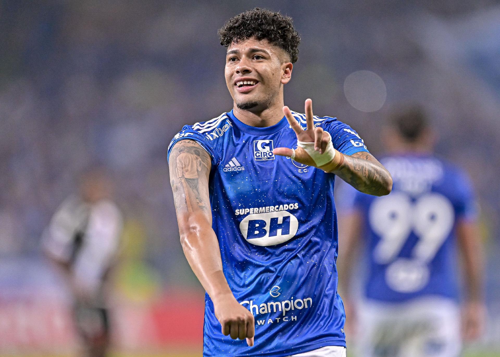 Cruzeiro vence Vasco por 3 a 0 e conquista acesso na Série B