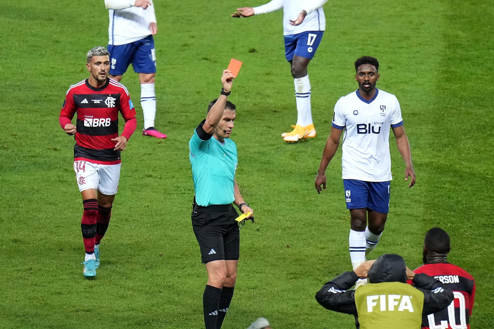 Em jogo de três pênaltis e expulsão, Flamengo fica em 3º no Mundial