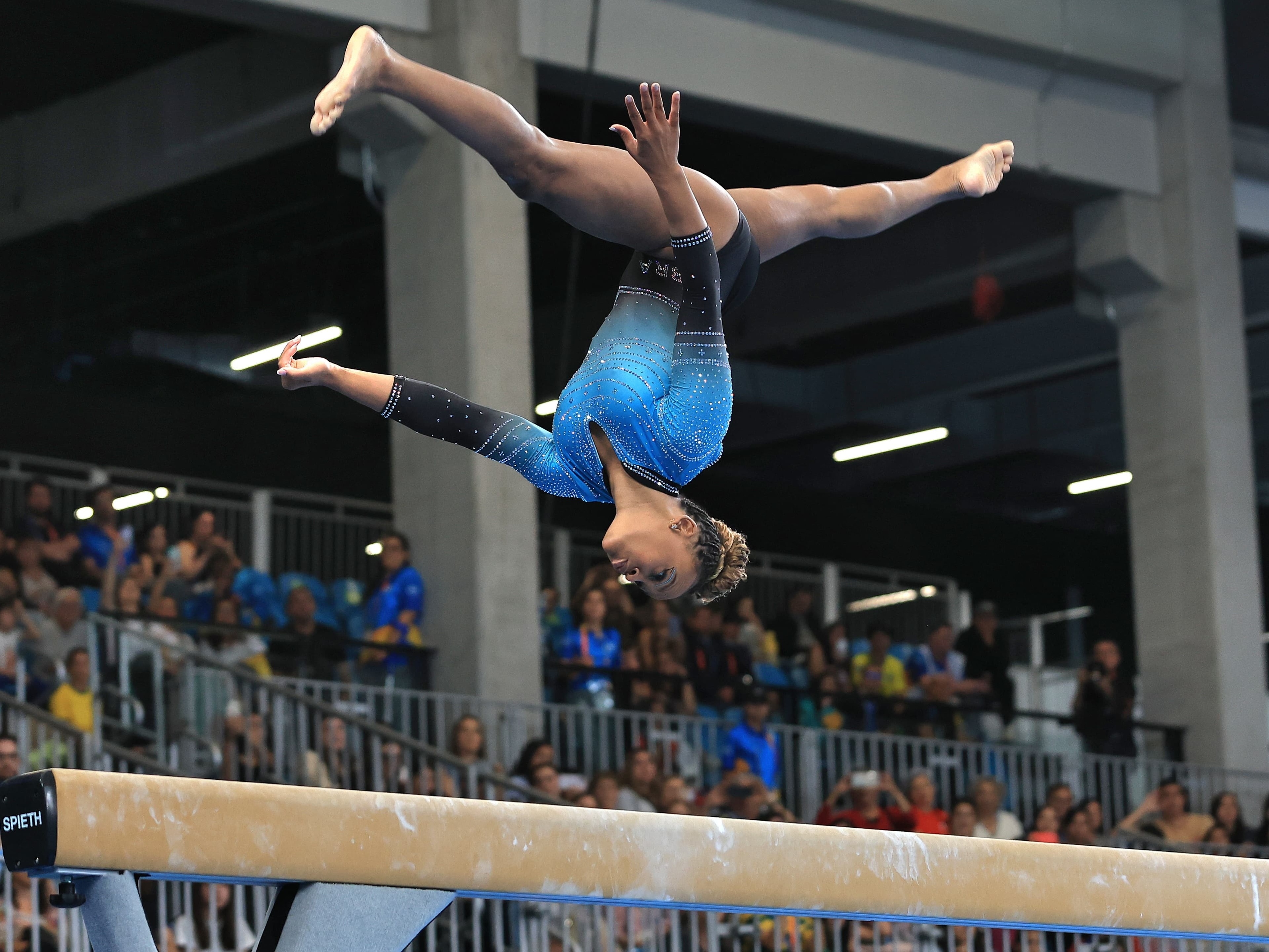 Rebeca Andrade conquista mais um ouro no Pan, agora na trave