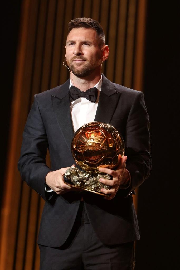Messi conquista Bola de Ouro de melhor do mundo pela 8ª vez