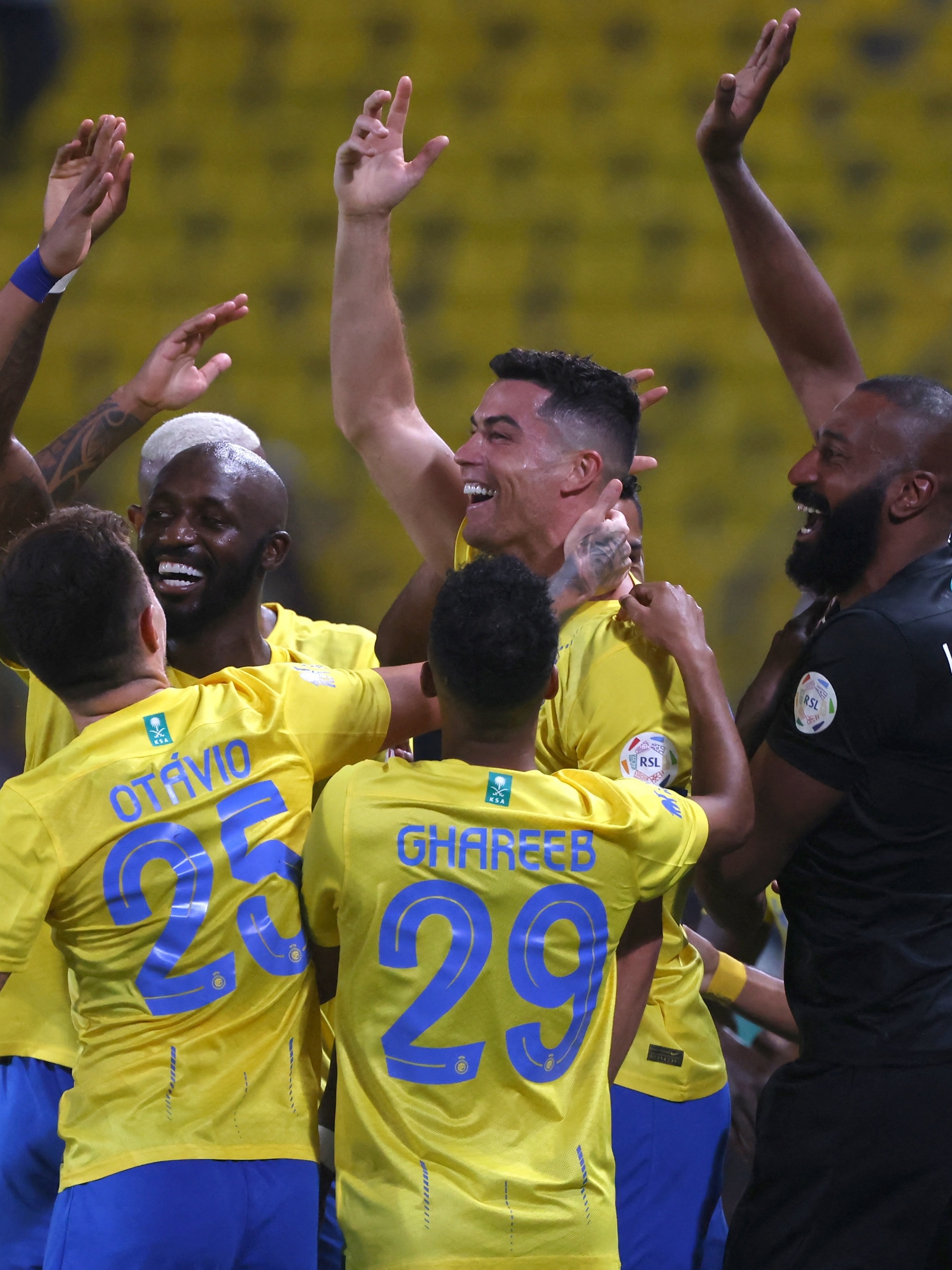 Al-Nassr vence Damac de virada com golaços de Talisca e CR7 na