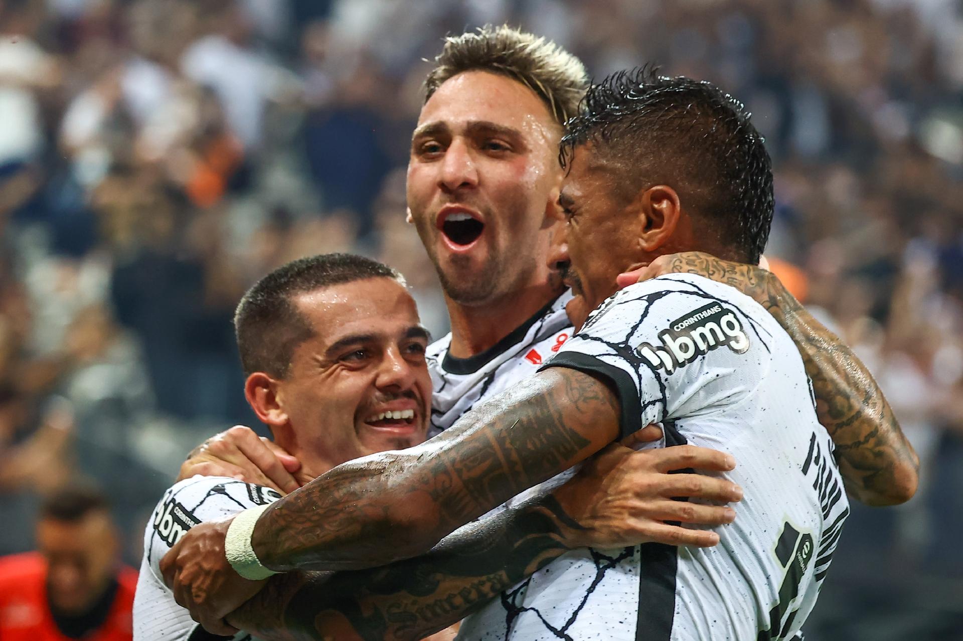 Corinthians faz goleada histórica contra o Palmeiras e vai à final do