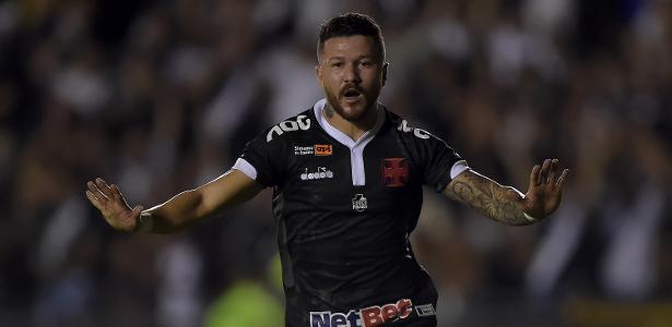 Vasco Acerta Contrata O Do Atacante Rossi