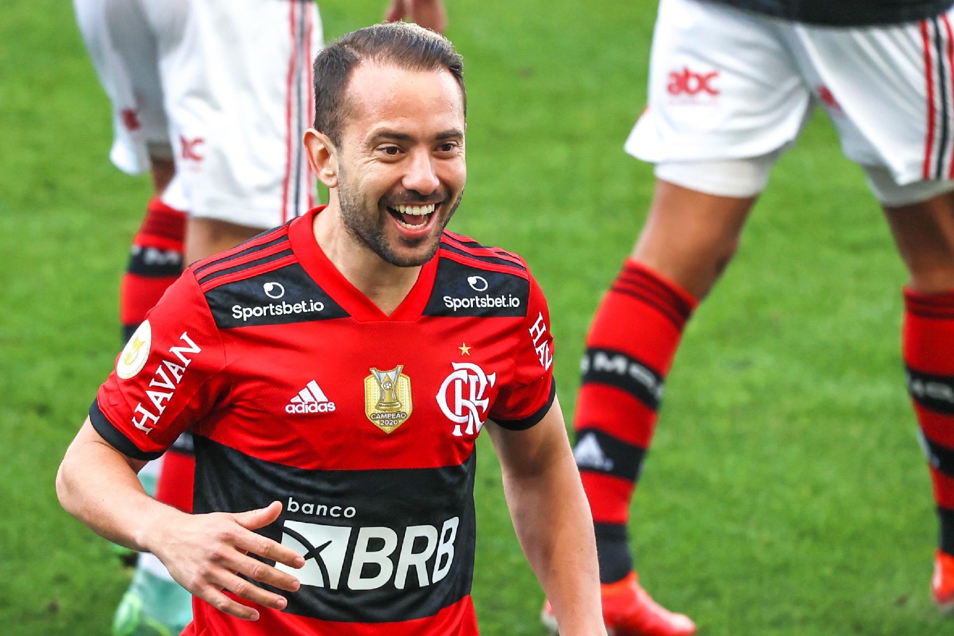 Grêmio monitora a situação de Everton Ribeiro, do Flamengo