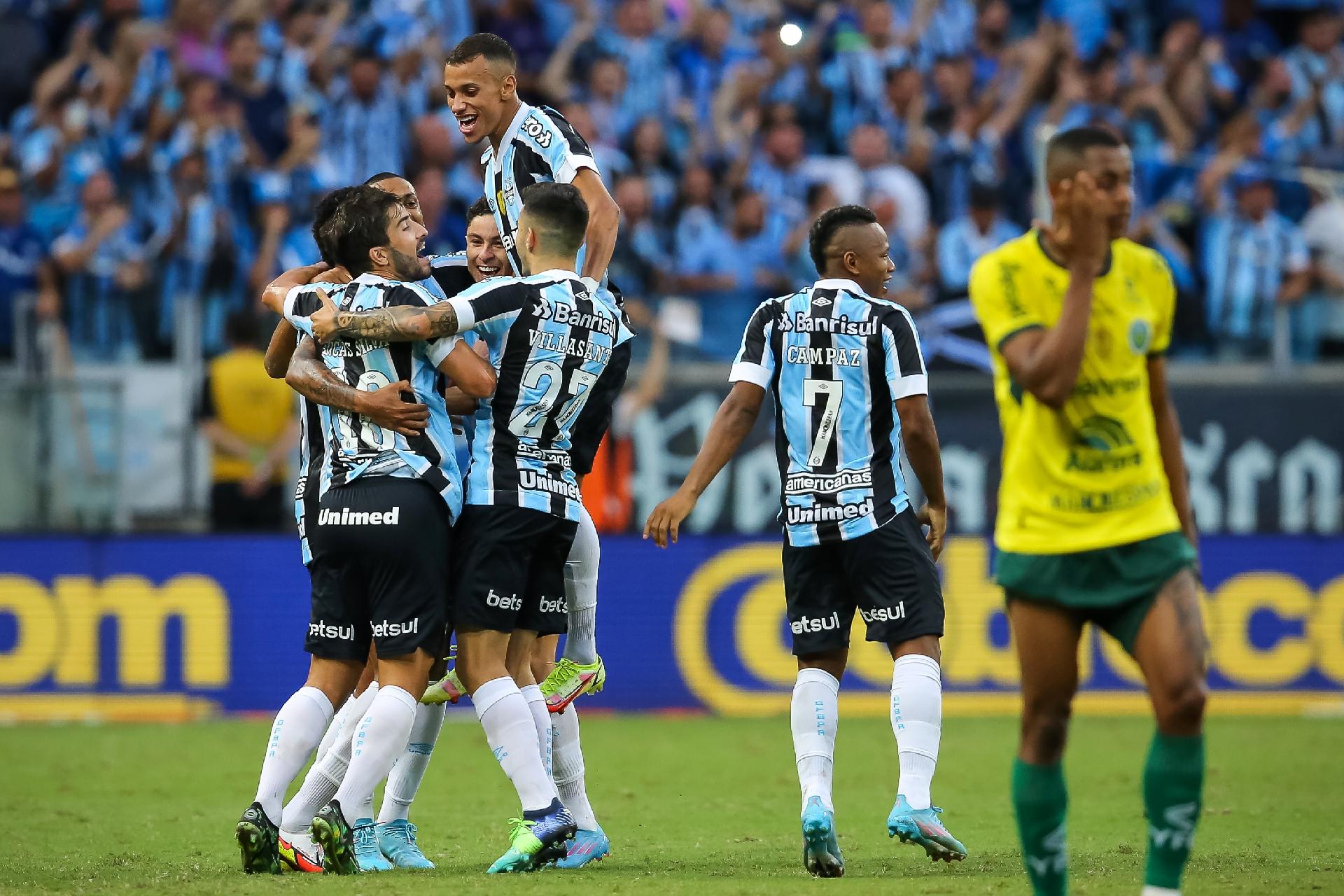 Grêmio vence Ypiranga de novo e é penta do Gauchão depois de 33 anos