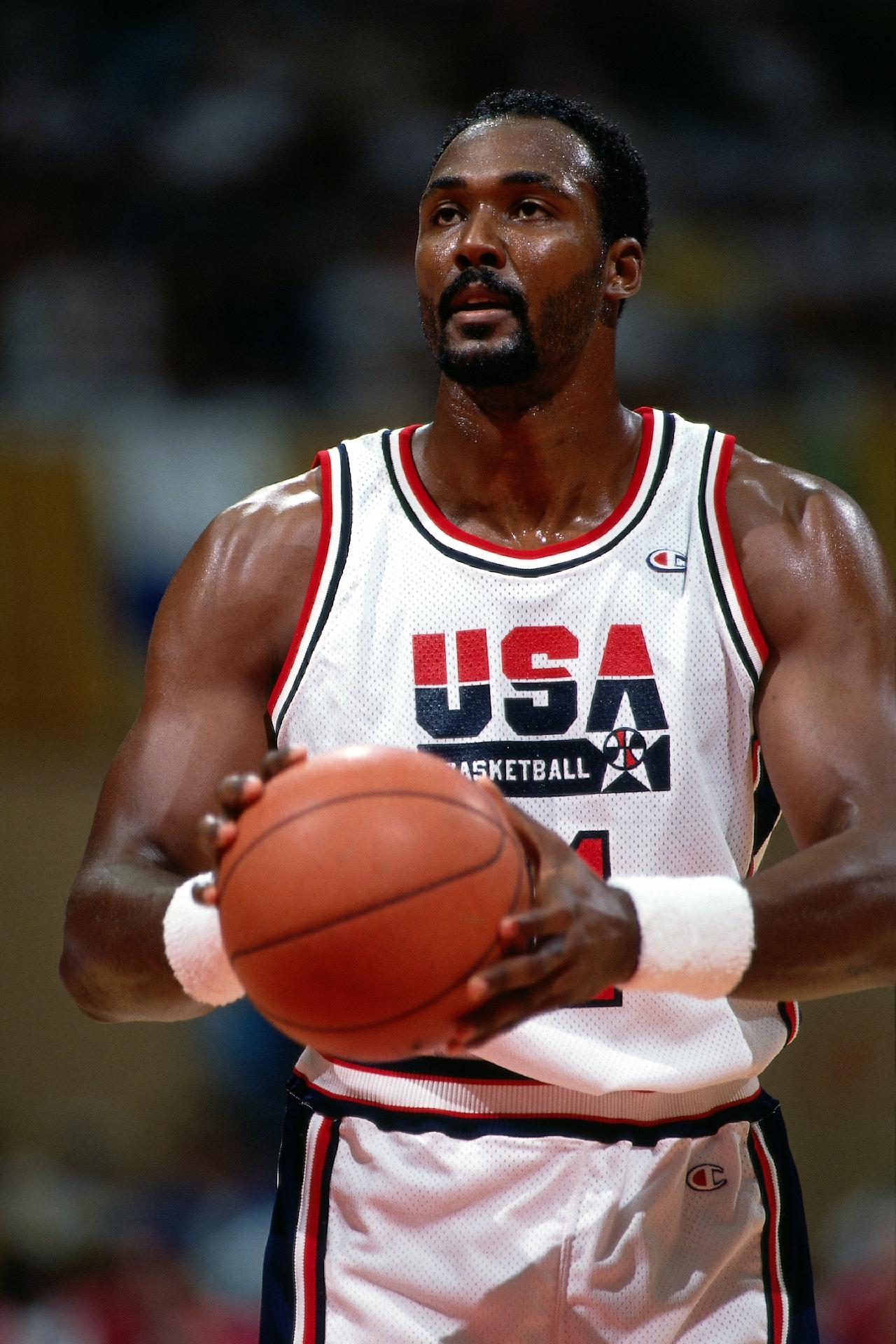 Karl Malone fatura R$ 25 milhões com leilão de itens do Karl Malone fatura R$ 25 milhões com leilão de itens do
