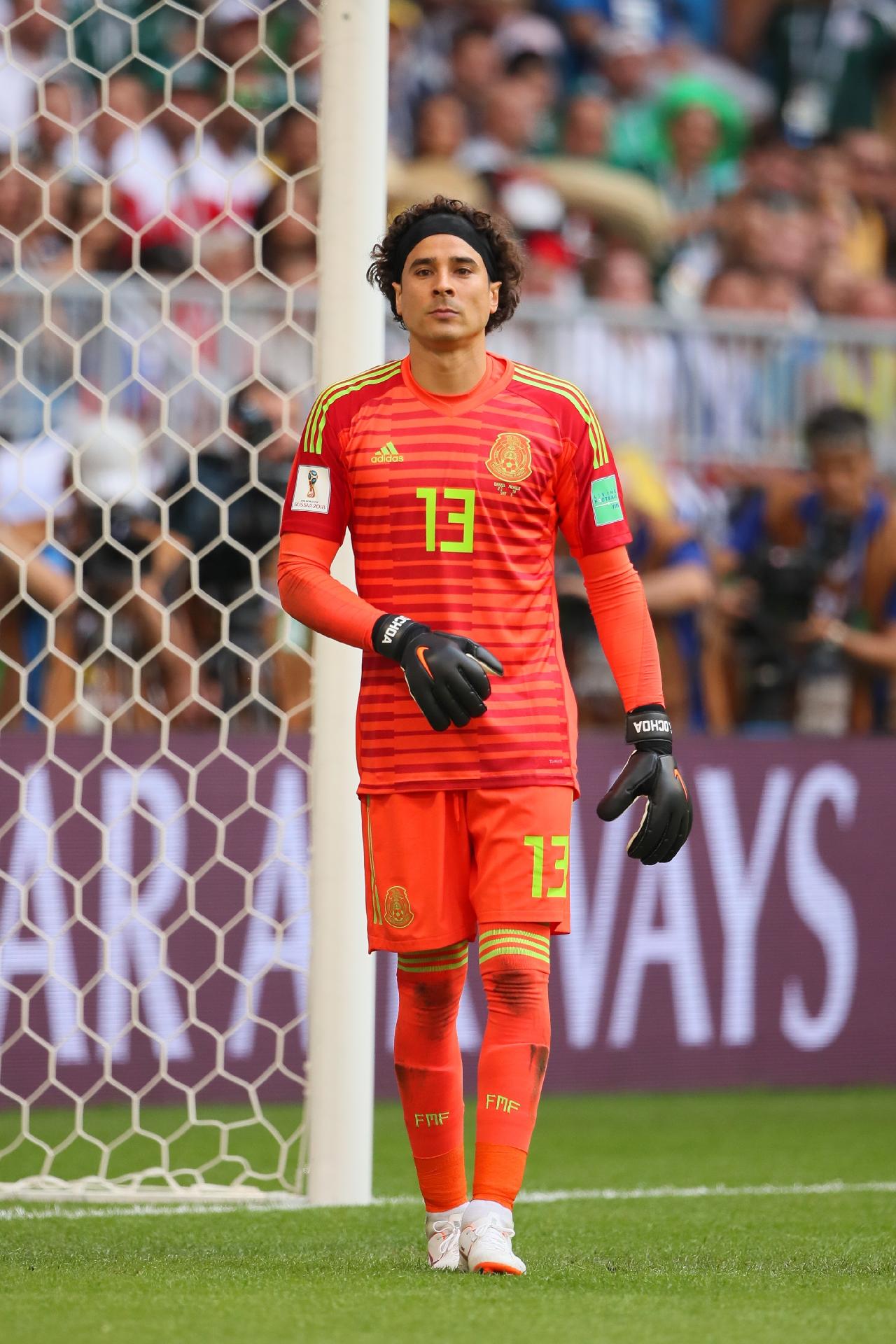 Copa 2014: Liverpool e Arsenal estão de olho no goleiro Ochoa após