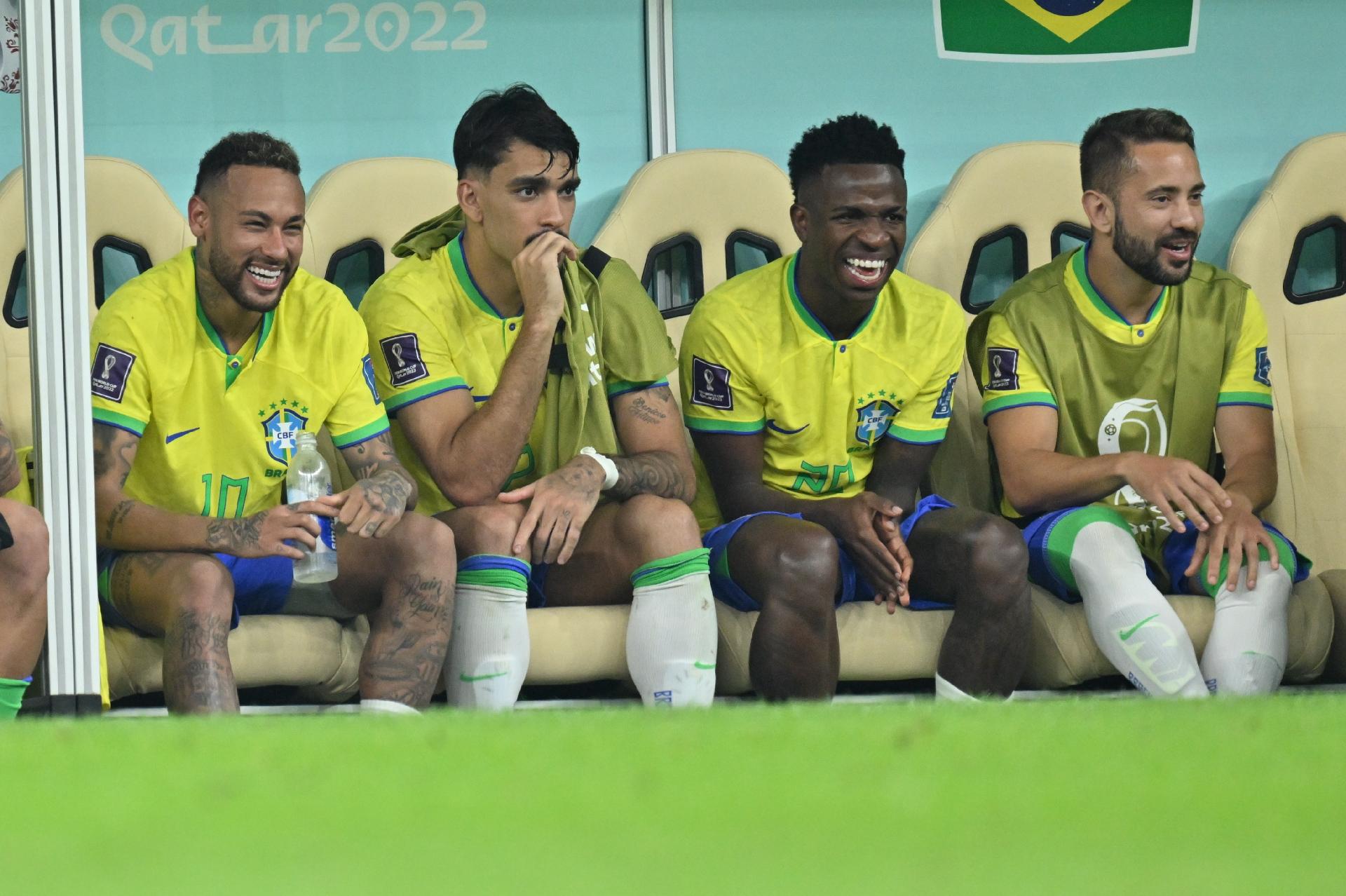 Veja os memes de Neymar no banco de reservas no jogo da seleção