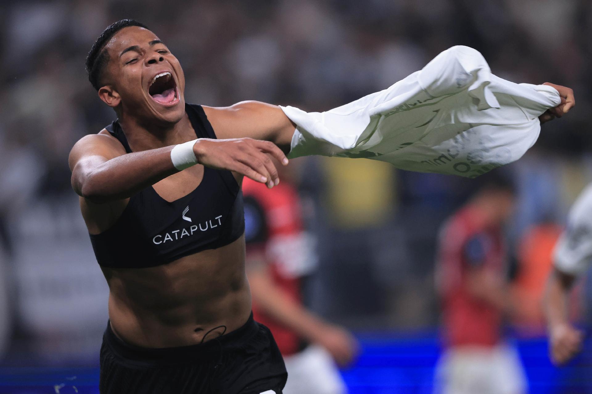 Jovem Wesley pede para Corinthians 'levantar a cabeça' e crê em vitória  contra o Flamengo