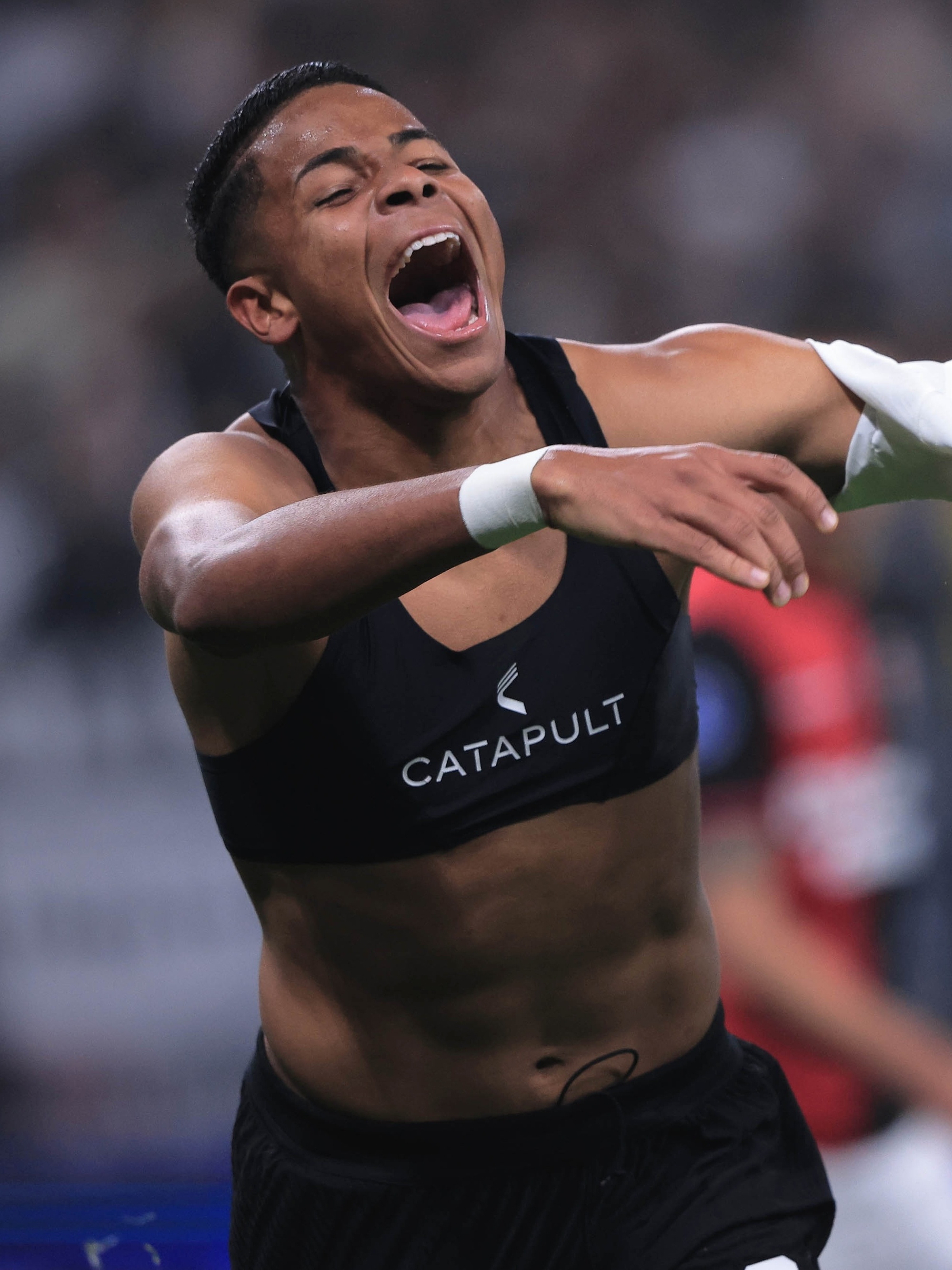 Wesley recém fez o primeiro gol como profissional e já deve ganhar presente  do Corinthians