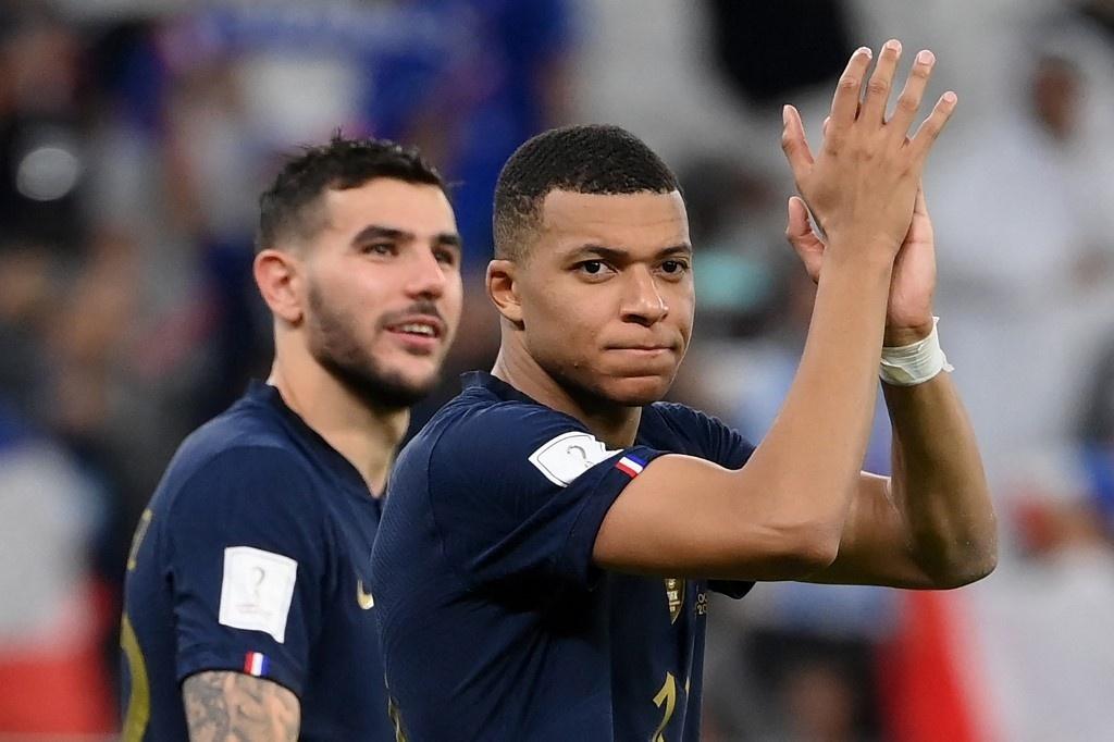 Mbappé 'quebra silêncio', diz que pagará multa à Federação da