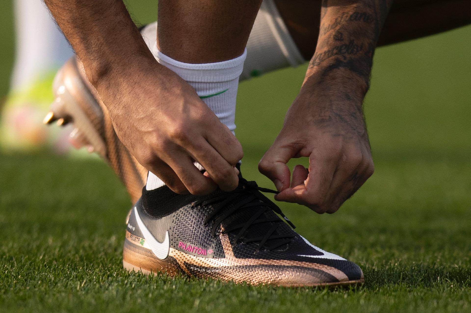 Preços baixos em Bolas de fãs de Futebol Clube Nike International